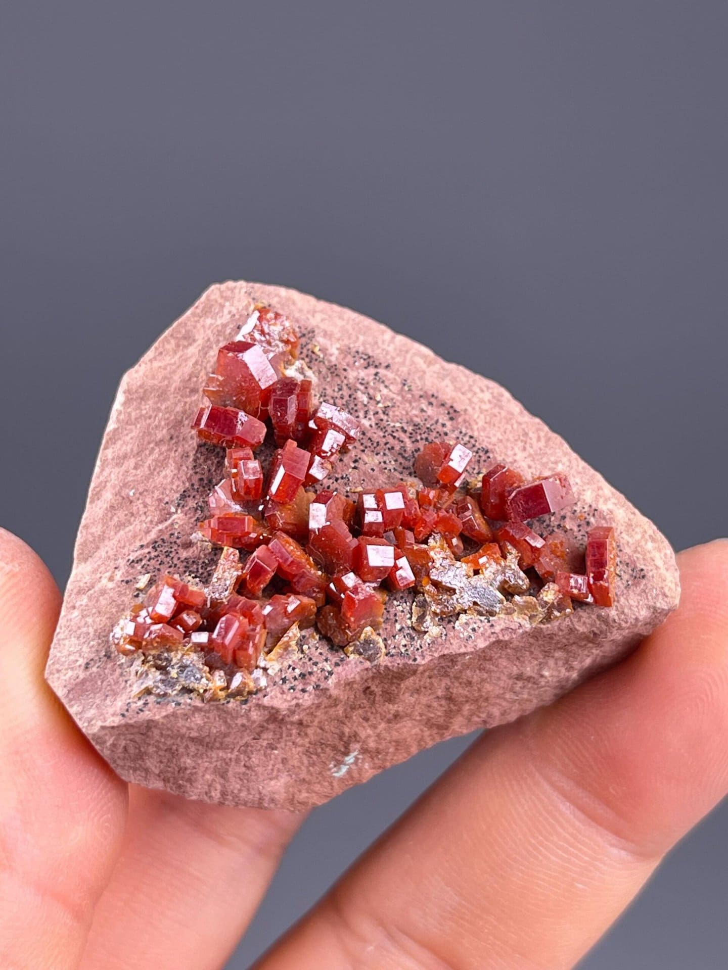 Back view of vanadinite cluster base