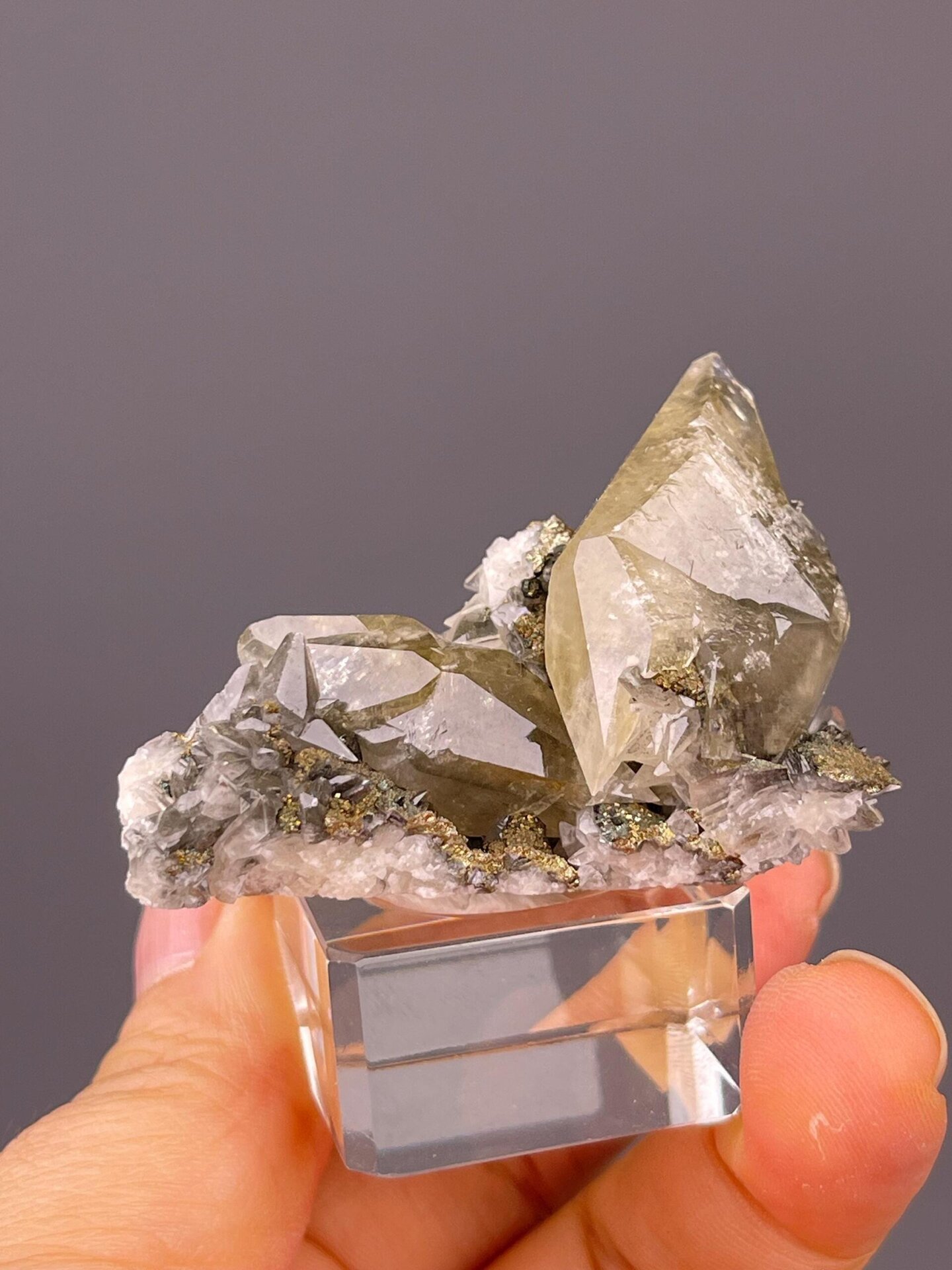 Front view of double-terminated bicolor calcite from Hubei