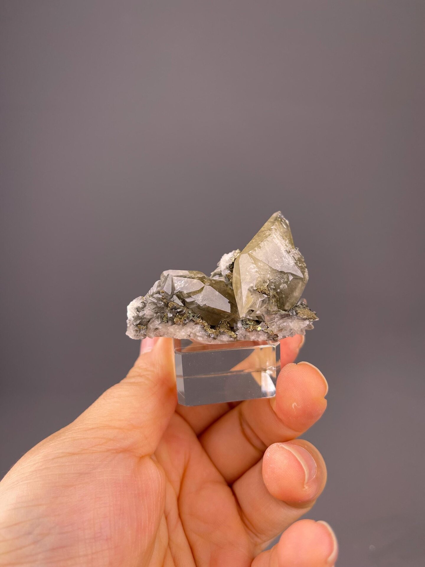 Smoky-yellow calcite crystal terminations on both ends
