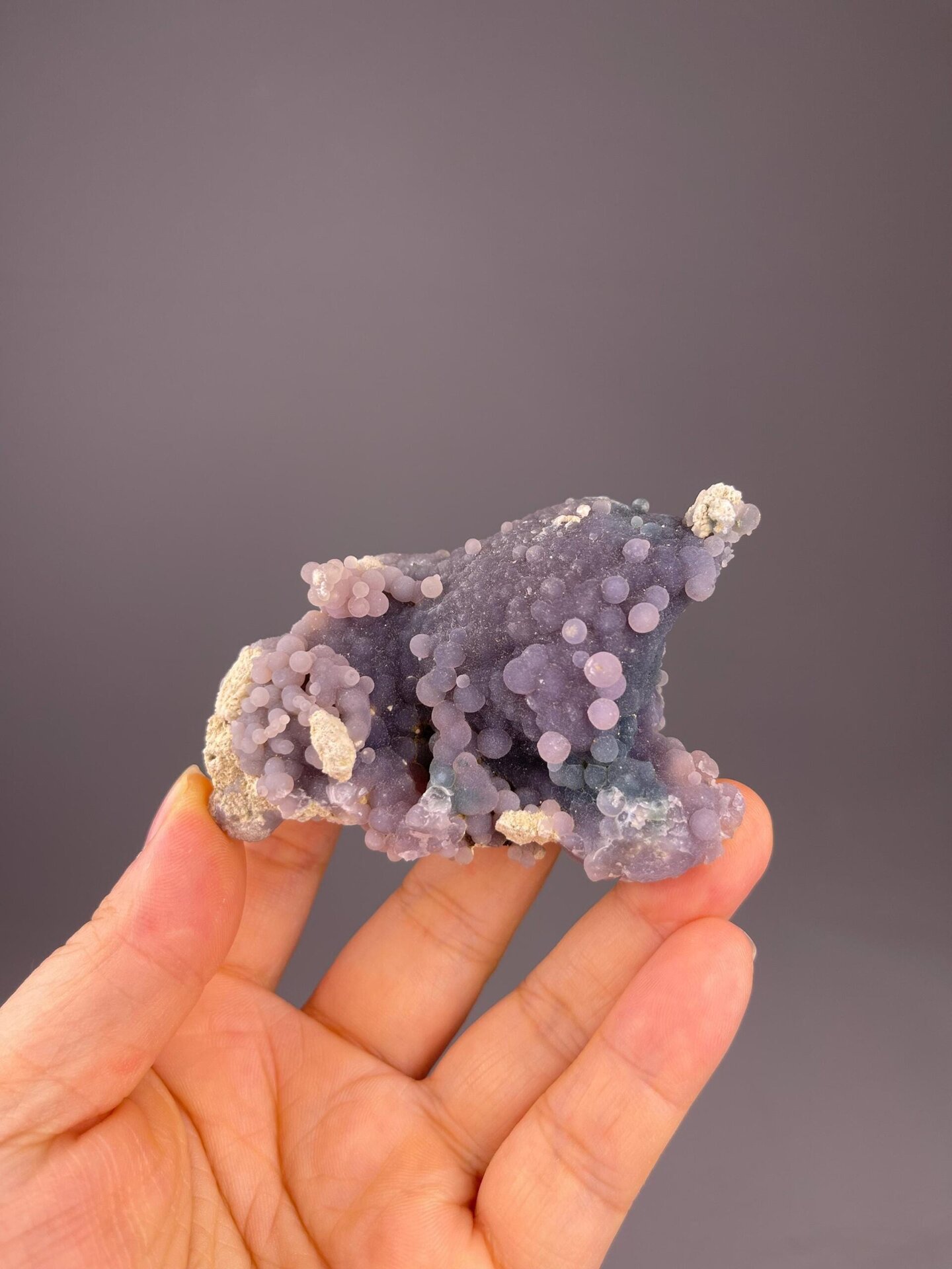 Side profile of grape agate cluster showing depth