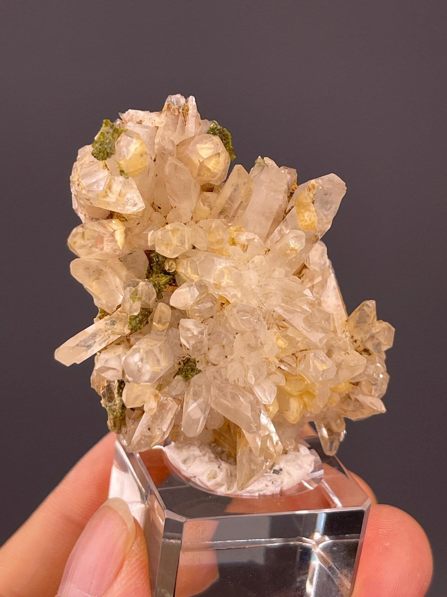 Full spray of quartz crystal points from Sichuan