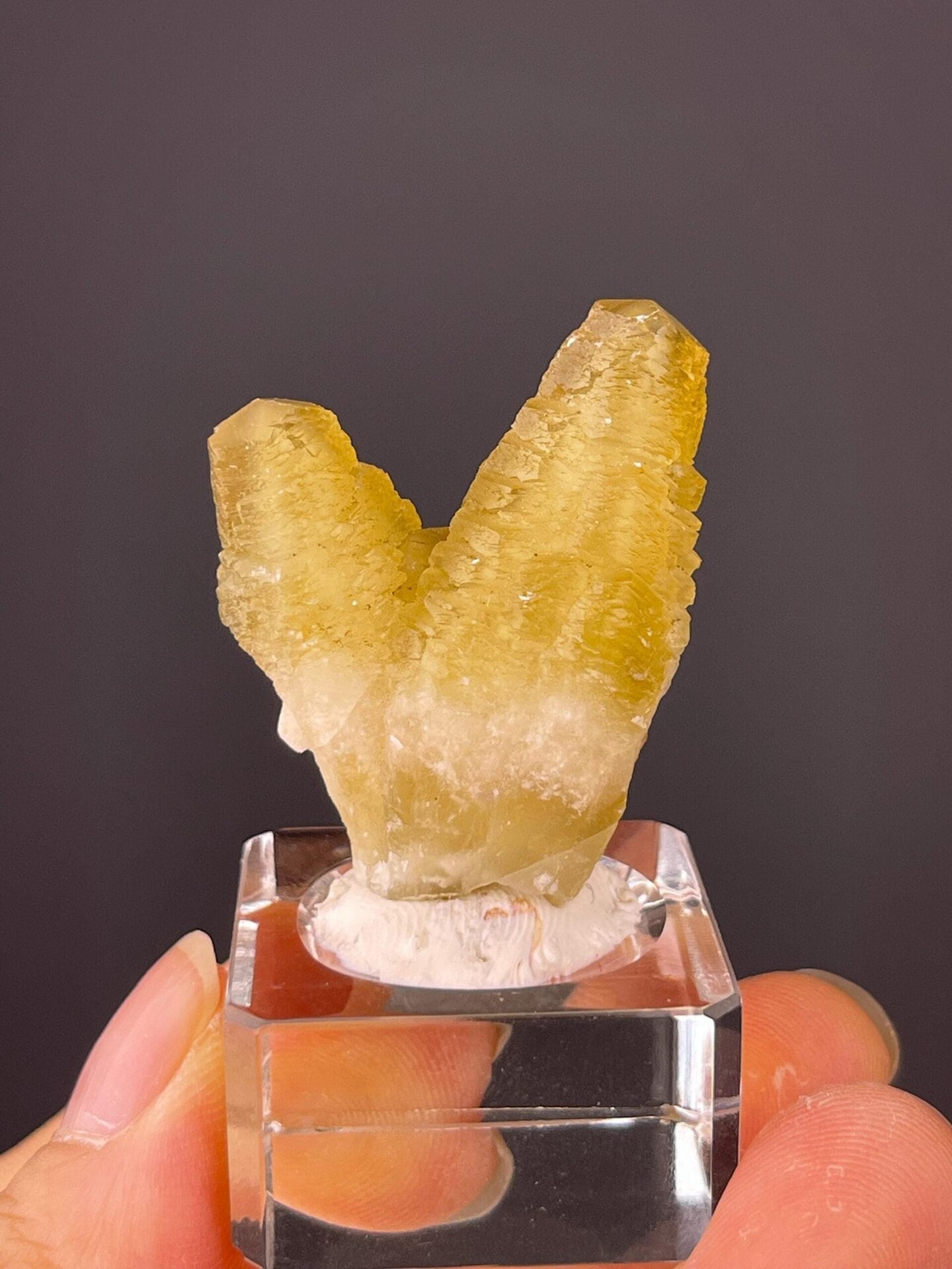 Front view of double-terminated yellow calcite crystal from Daye Mine
