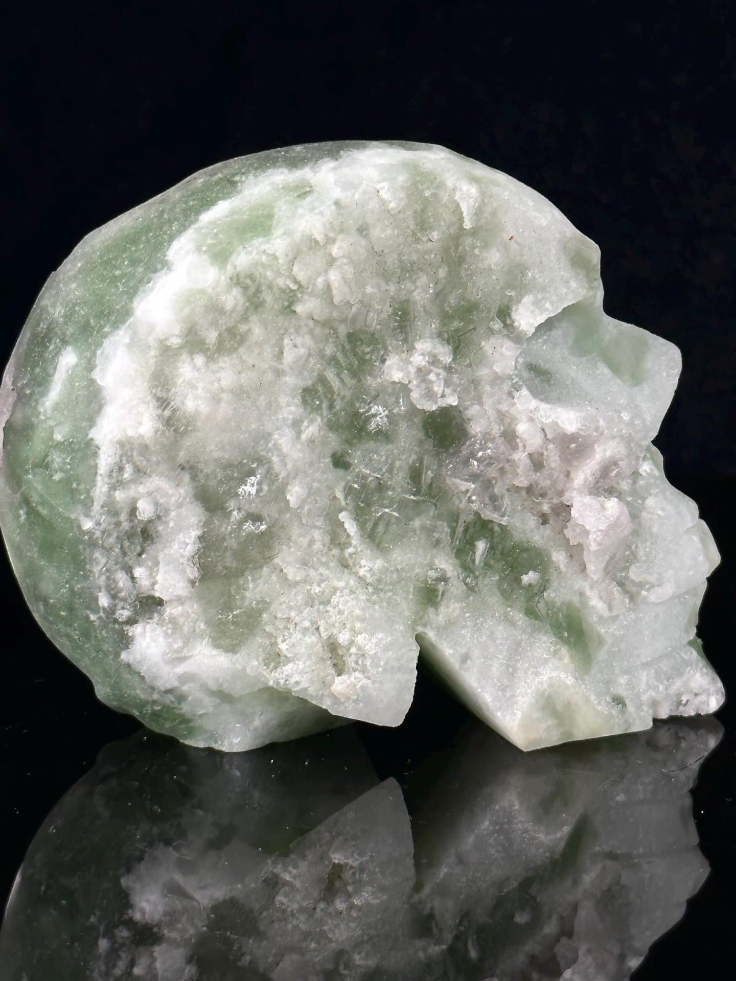 CaF₂ cubic green fluorite, Mohs 4, hand-carved skull, 87 oz