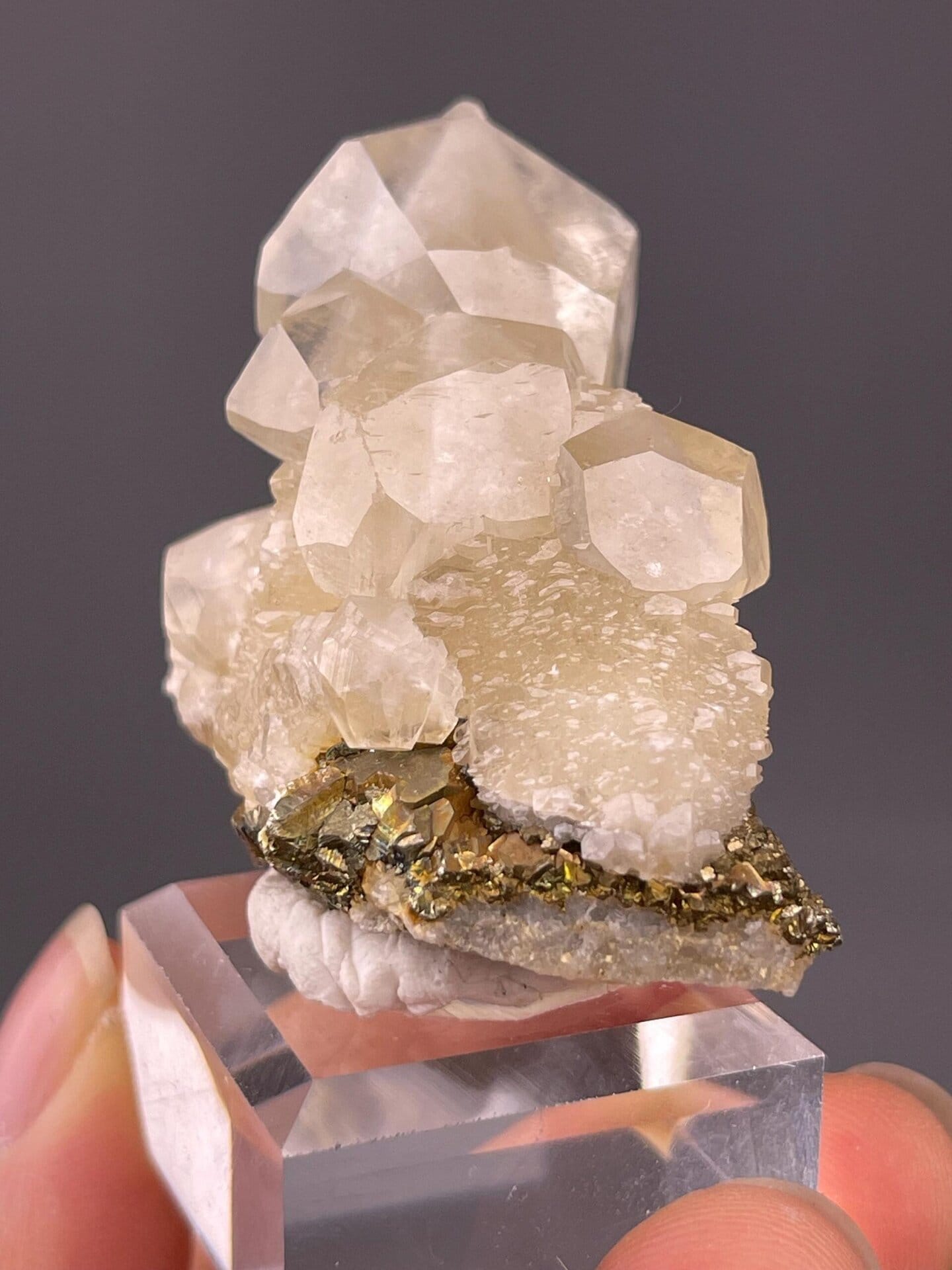 Detail of translucent calcite surface quality on pyrite