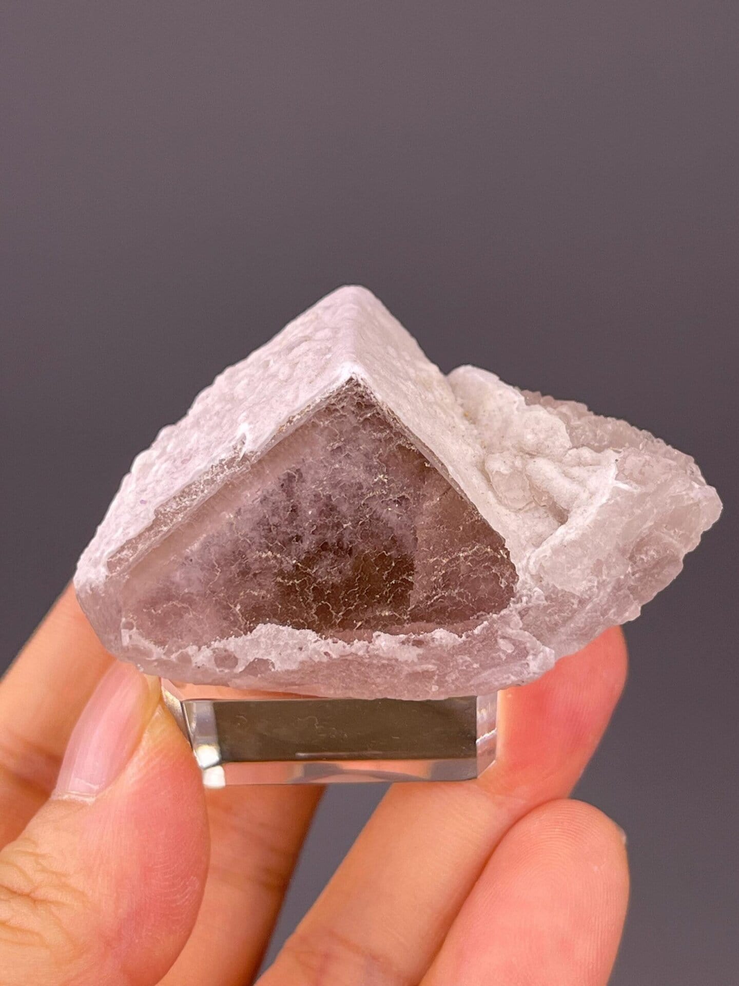 Back view of purple QR-code fluorite, Guizhou Province