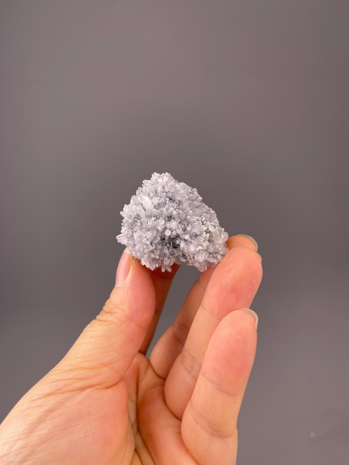 Front view of quartz cluster showing fluorite inclusion