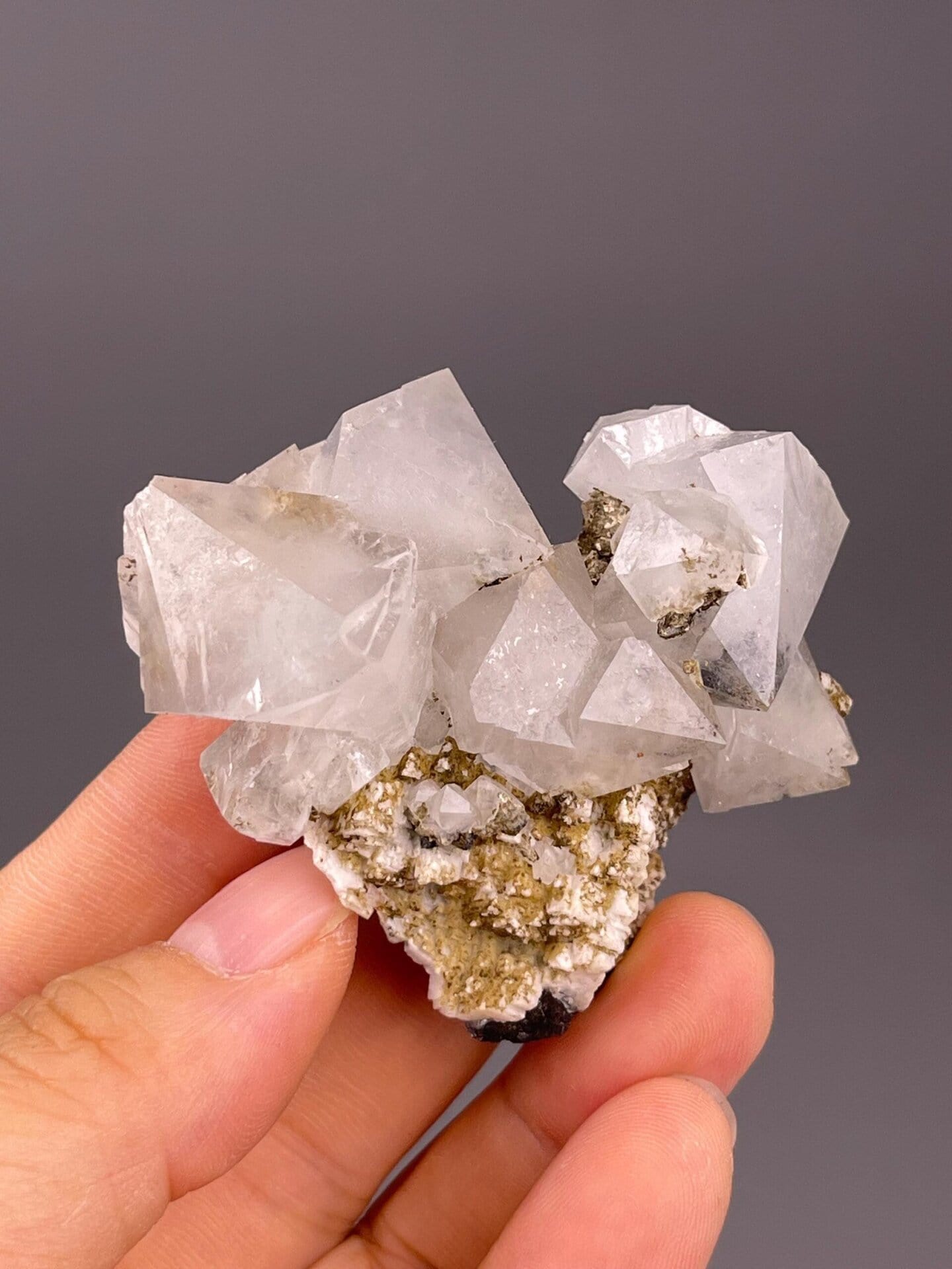 Side view of octahedral fluorite, 2.2×1.1×2 in, Daye Mine Hubei