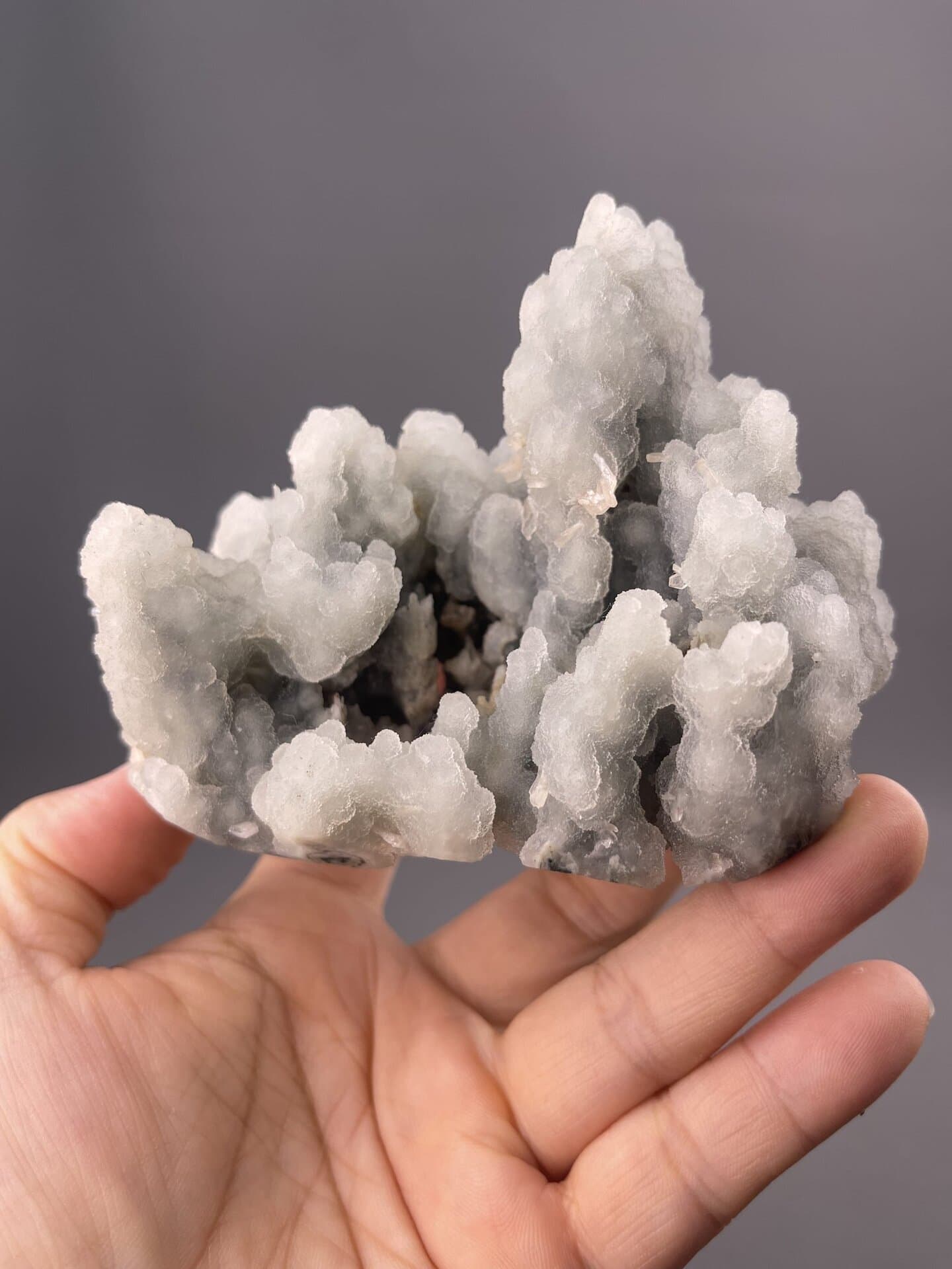 SiO₂ trigonal botryoidal quartz with pale blue hue, India