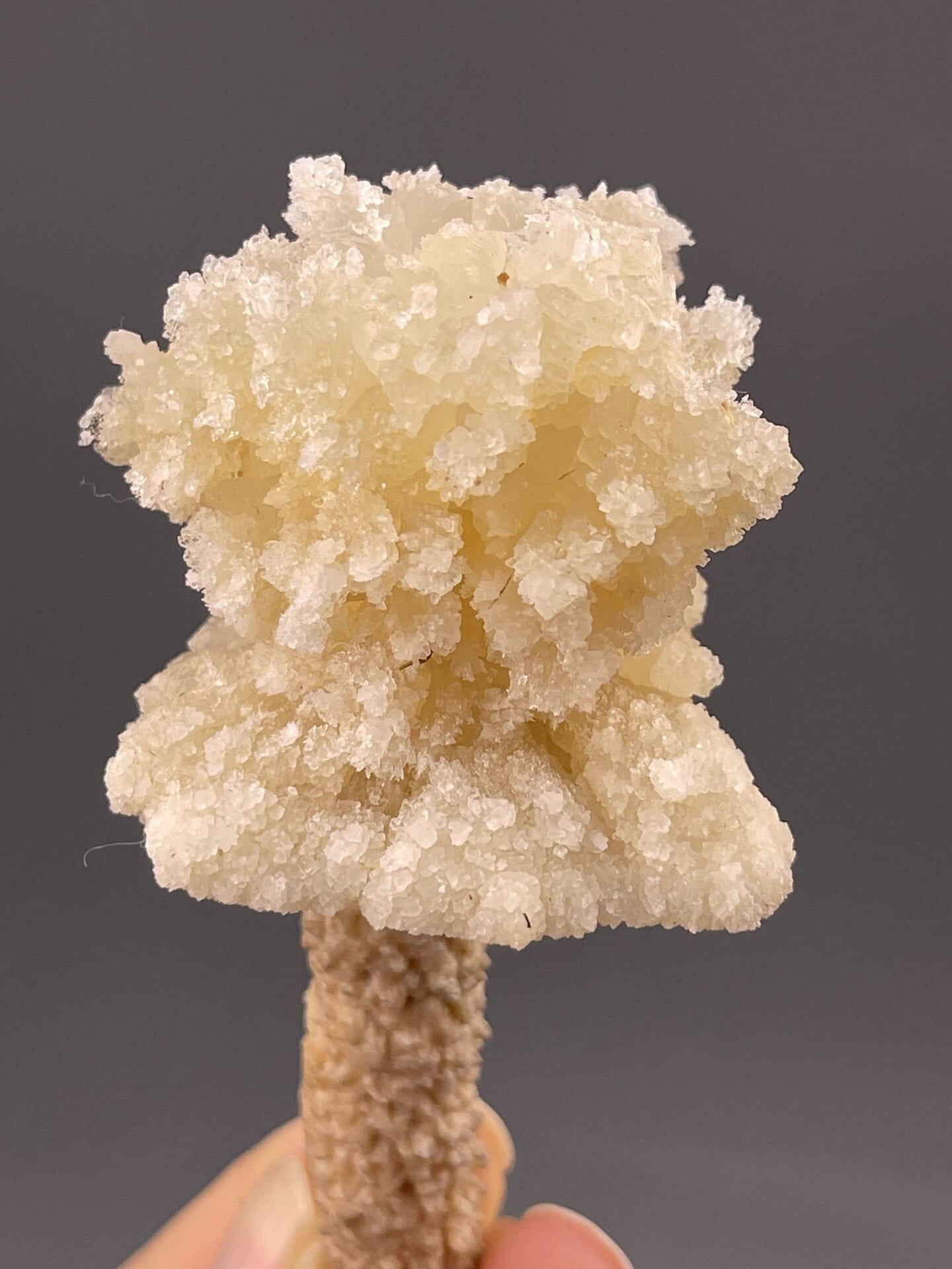 Columnar quartz with sparkling druzy overgrowth, 2.8 g, Yunnan