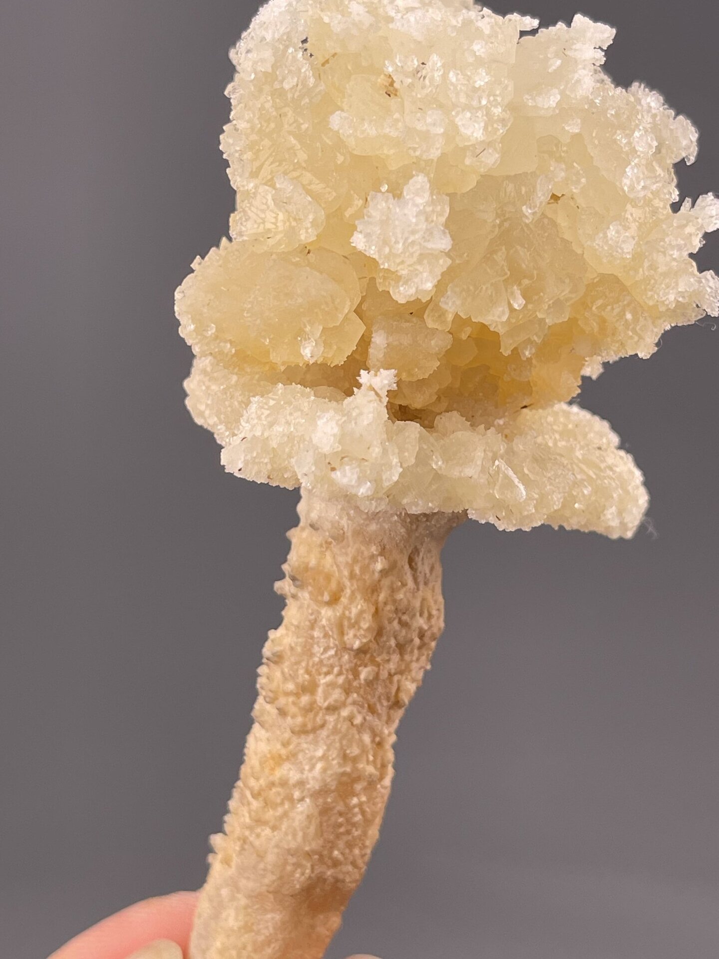 Detail of quartz surface showing vitreous druzy luster quality
