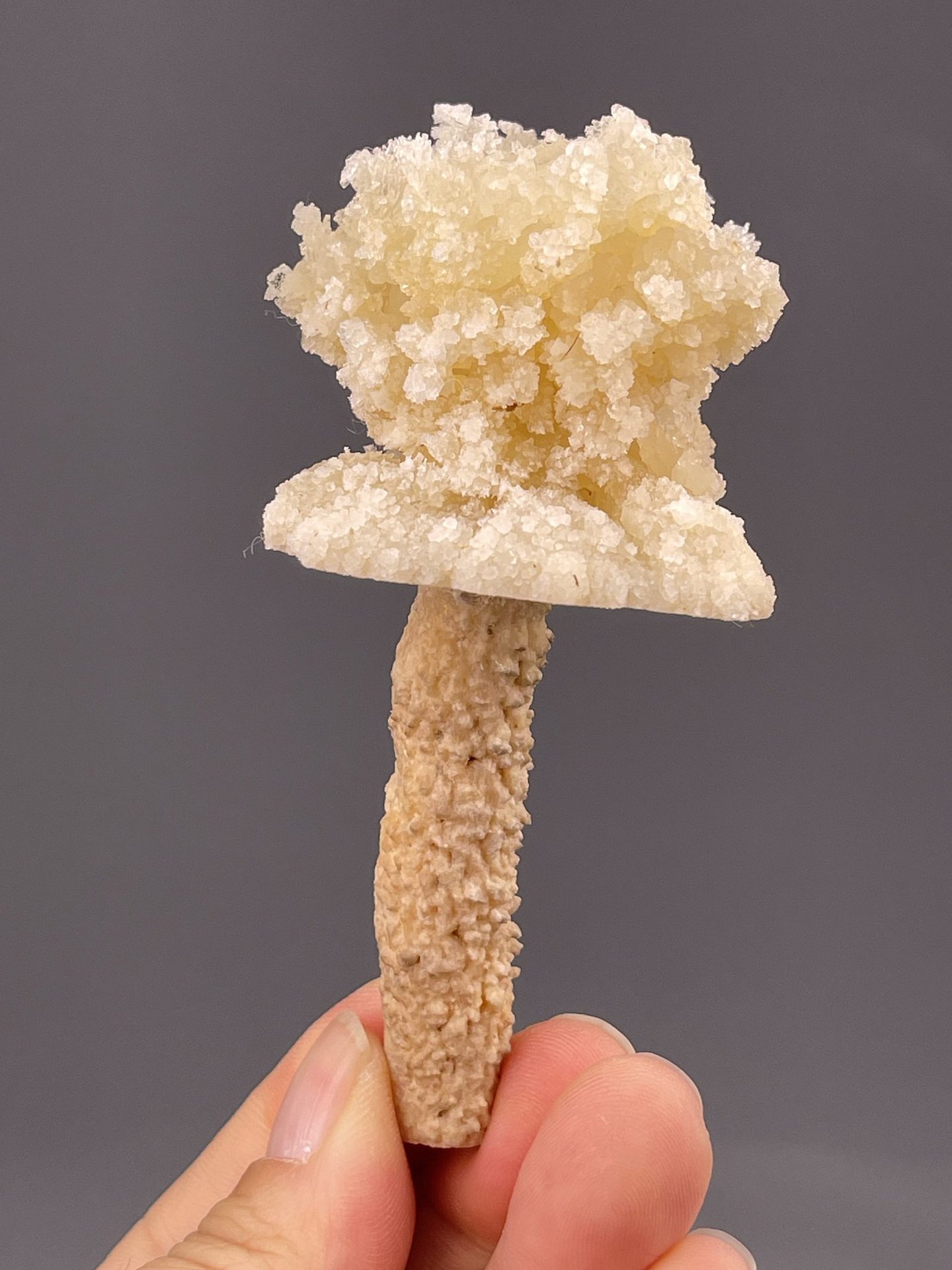 Angled view of Yunnan quartz highlighting columnar and druzy forms