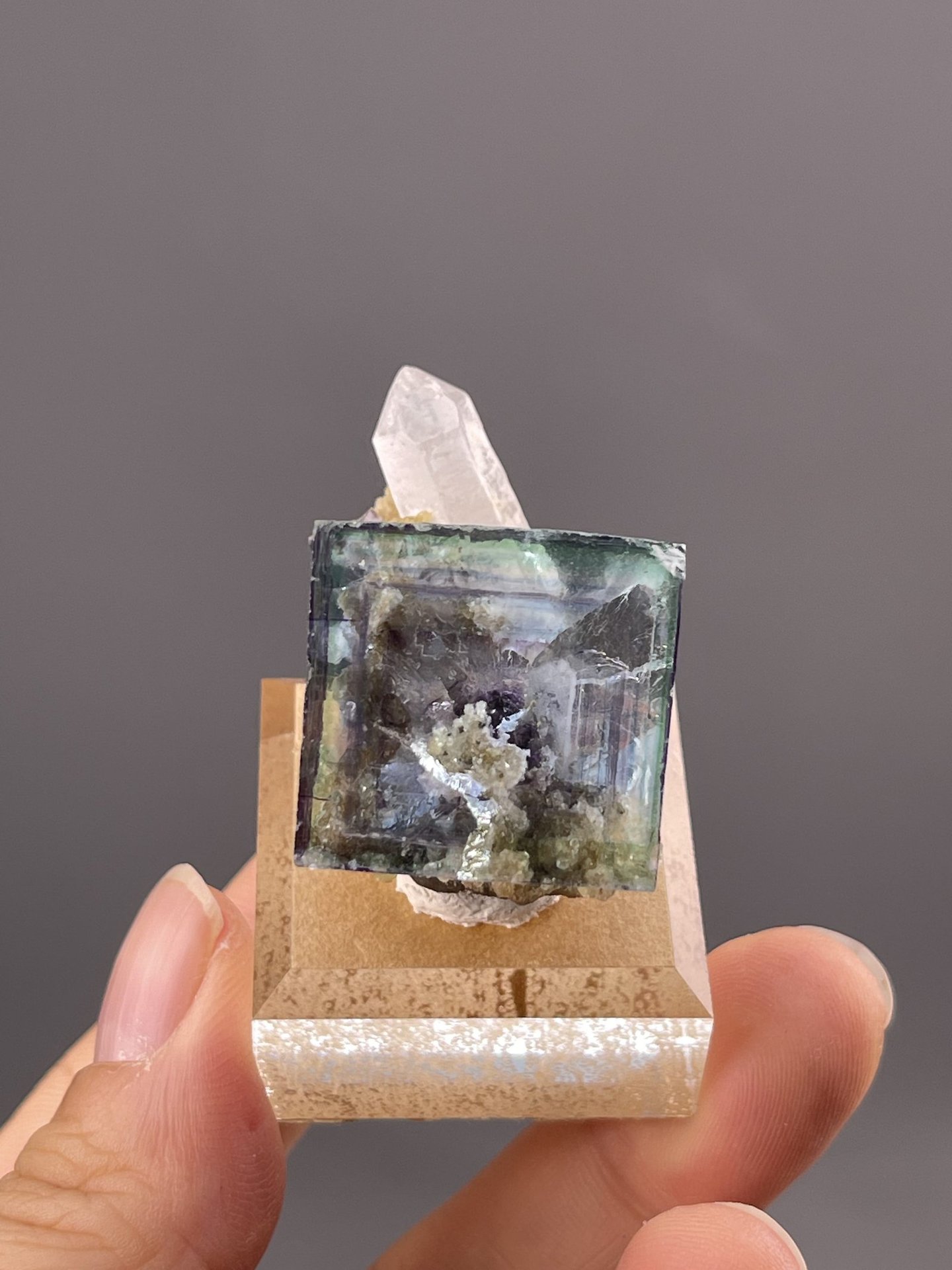 Vibrant Cubic Fluorite Crystals from Chenzhou, China – crystal termination detail