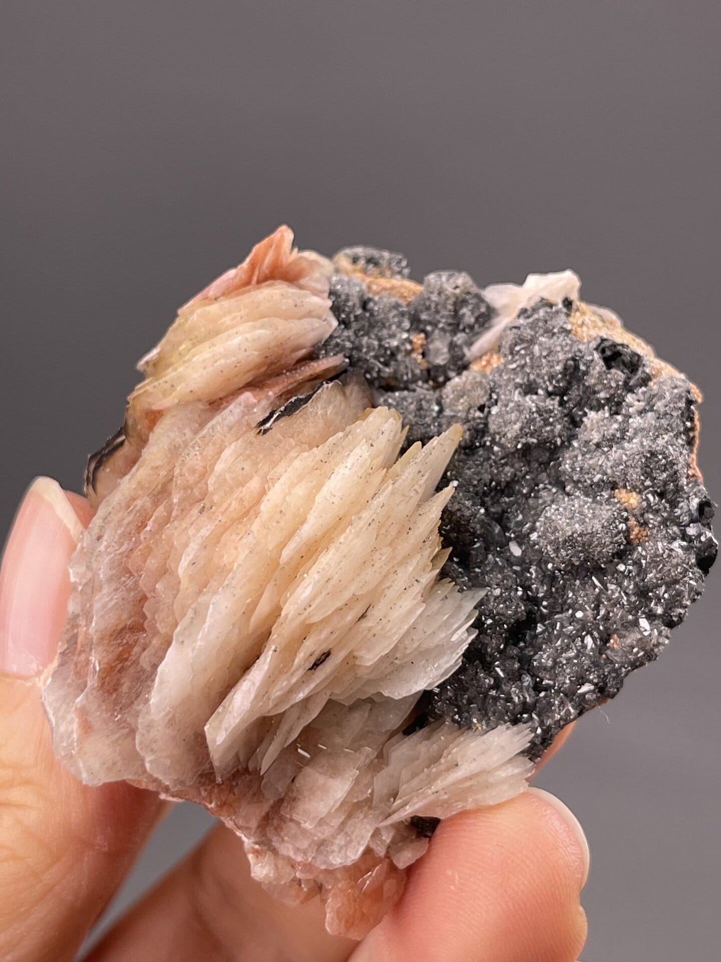 Top view of barite cluster showing tabular face arrangement