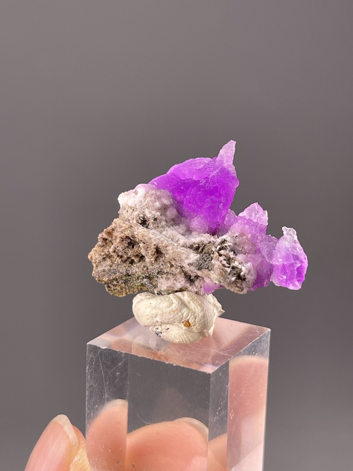 Side view of rhodochrosite showing elongated fibrous habit