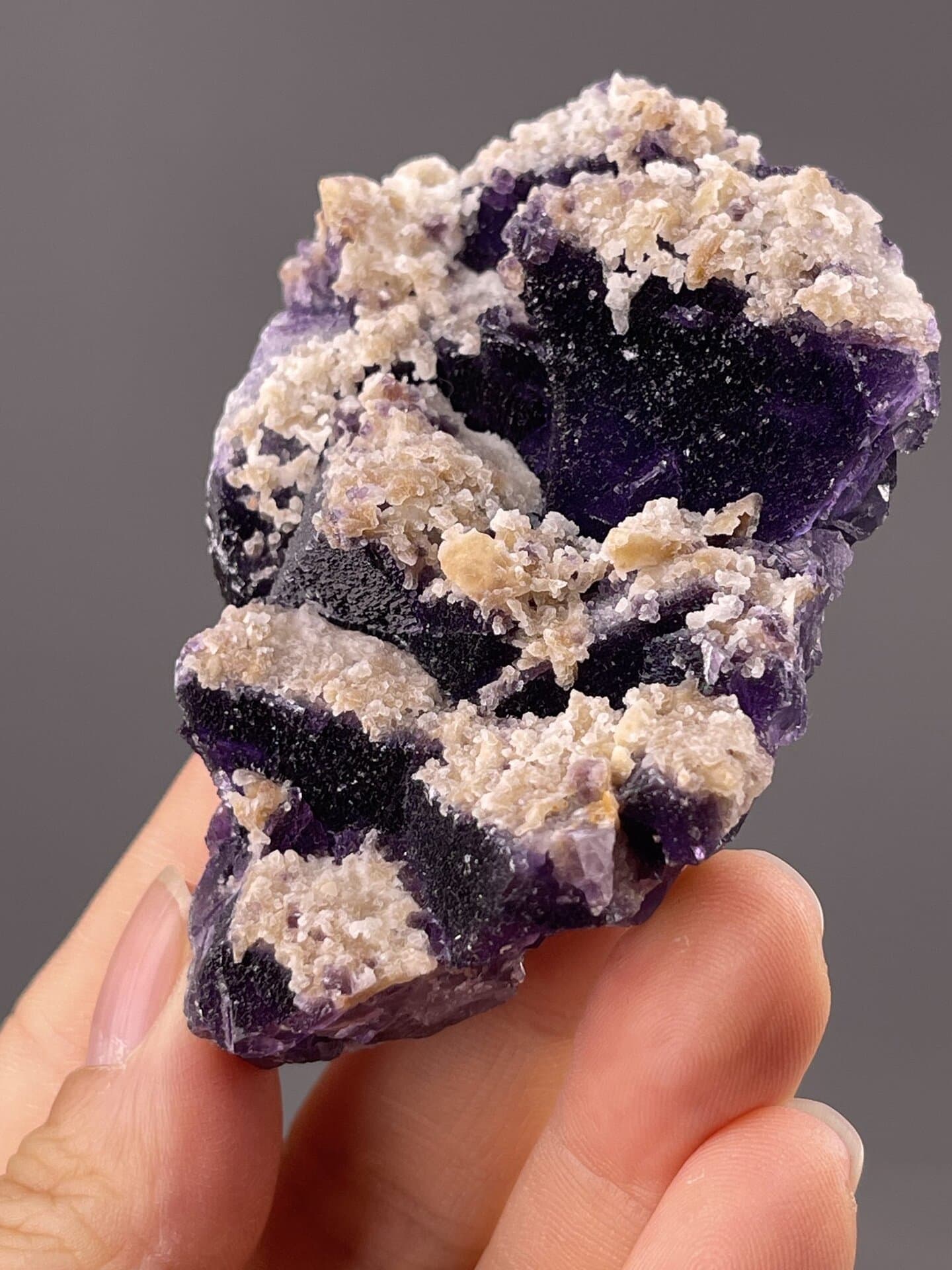 CaF₂ isometric fluorite, Mohs 4, deep purple, Guizhou Province