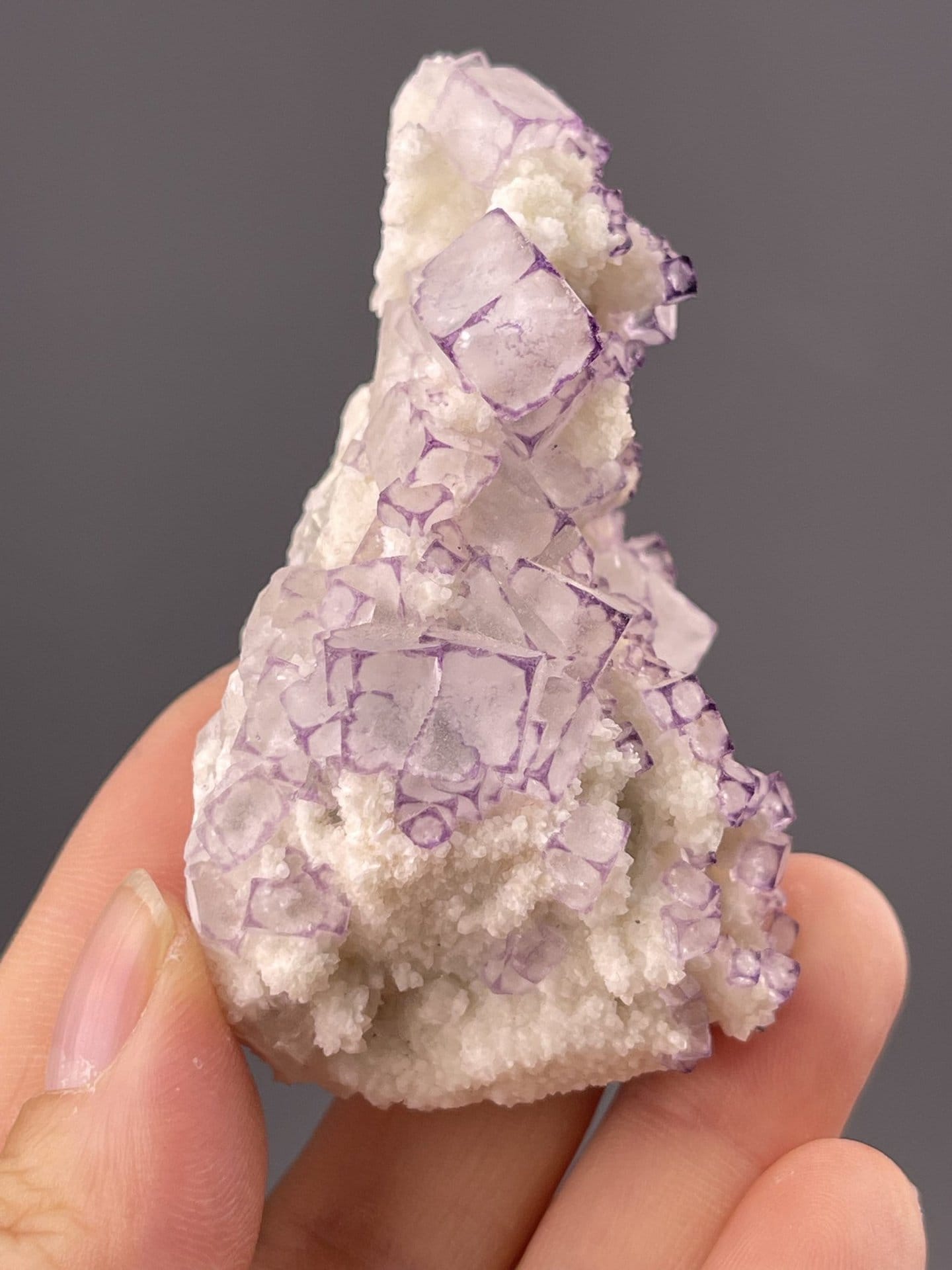 CaF₂ isometric fluorite, Mohs 4, colour-zoned, Guizhou Province