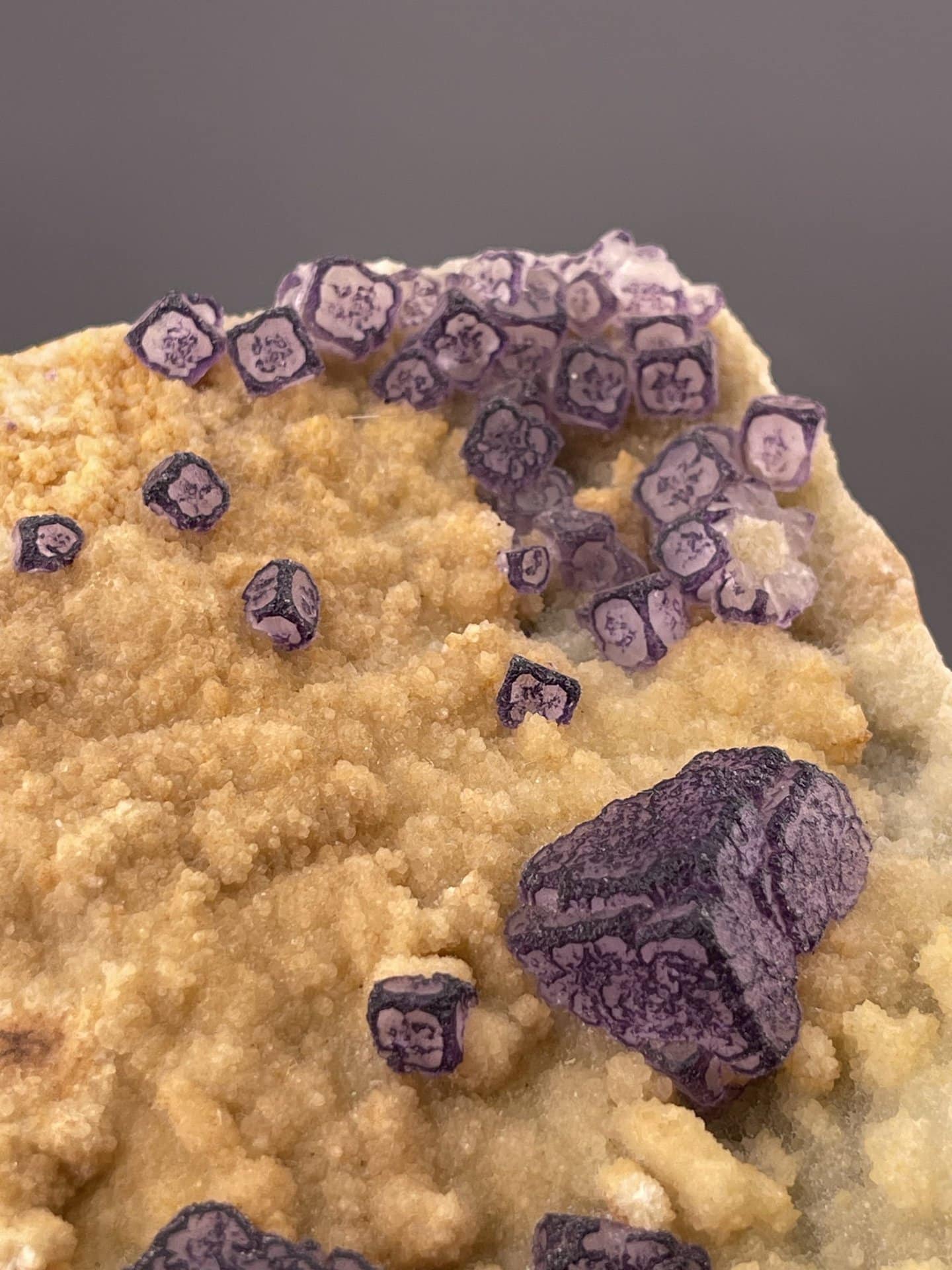 CaF₂ isometric fluorite, Mohs 4, deep purple, Guizhou Province