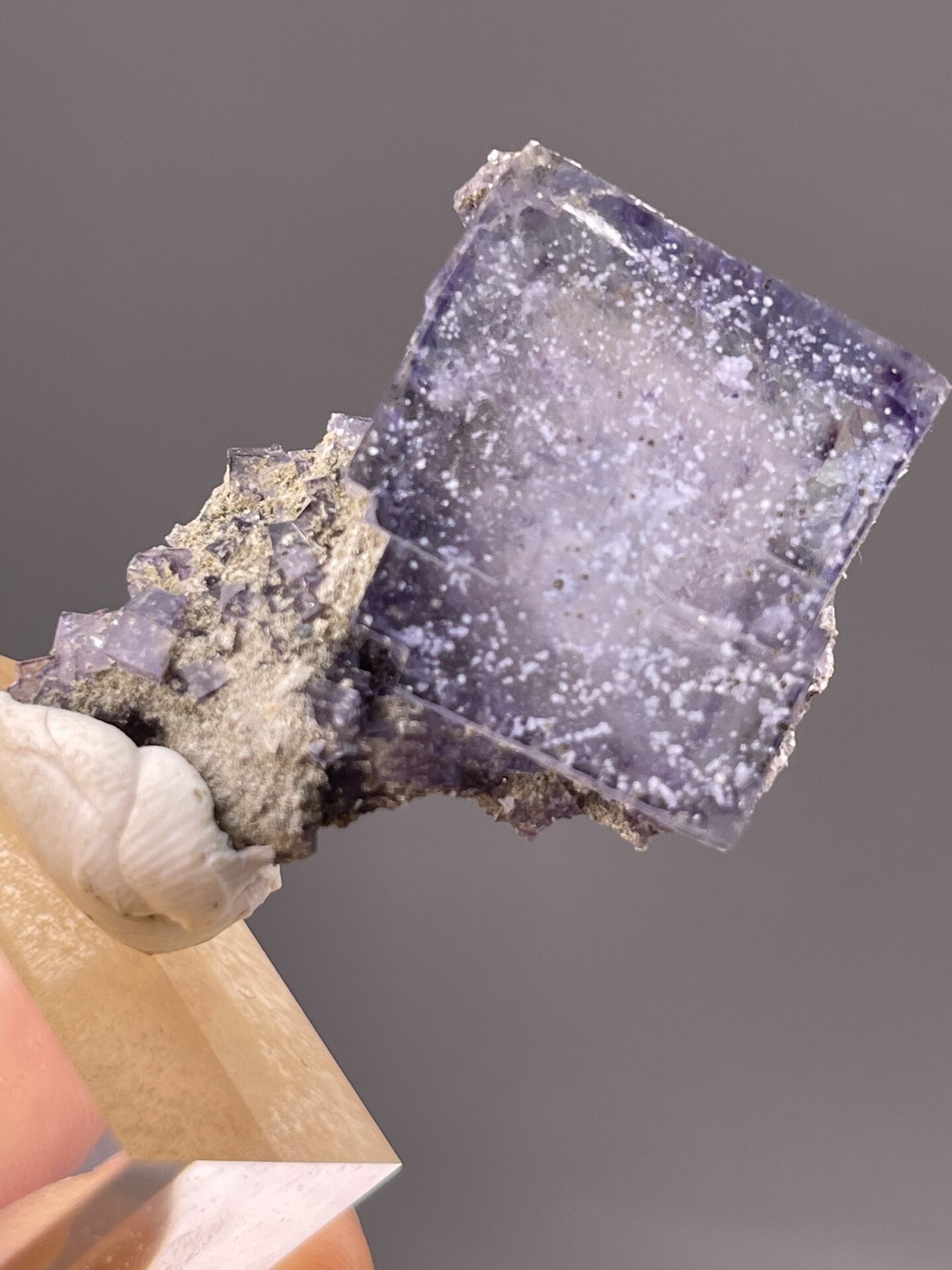 CaF₂ isometric fluorite, Mohs 4, vibrant purple, Yaogangxian