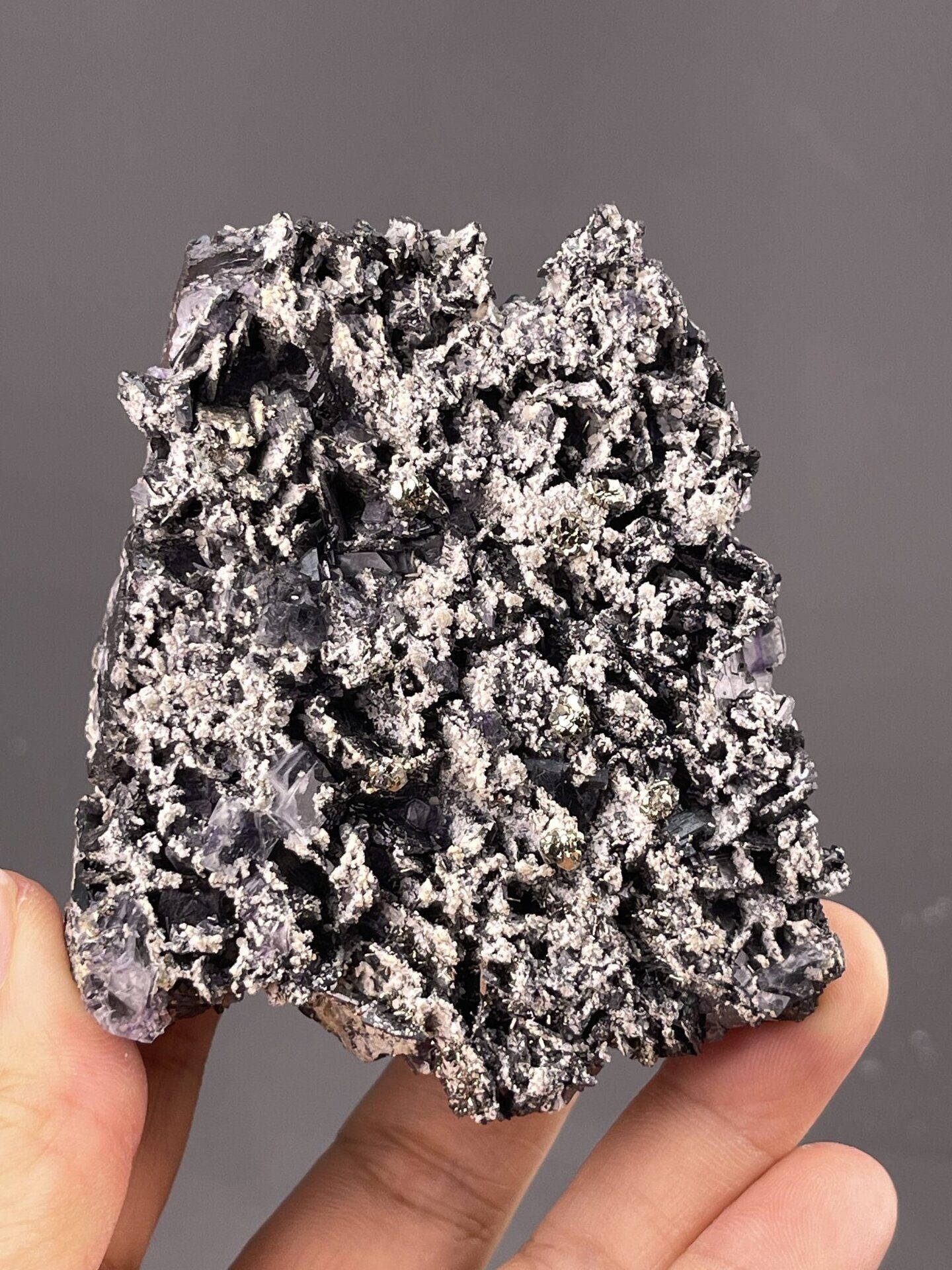 Purple Fluorite Crystals with Phantom Zones from Yaogangxian – lustre and transparency detail