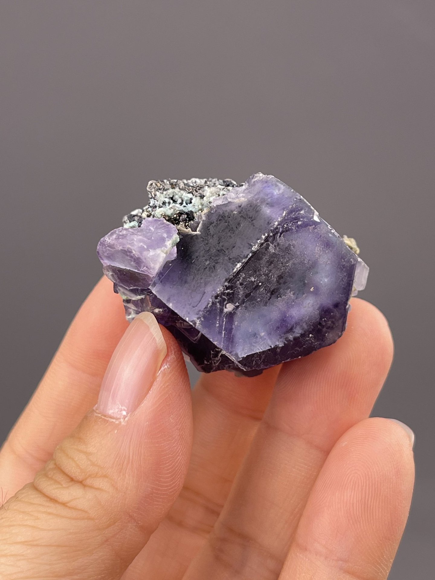 Side view of phantom fluorite showing cubic geometry