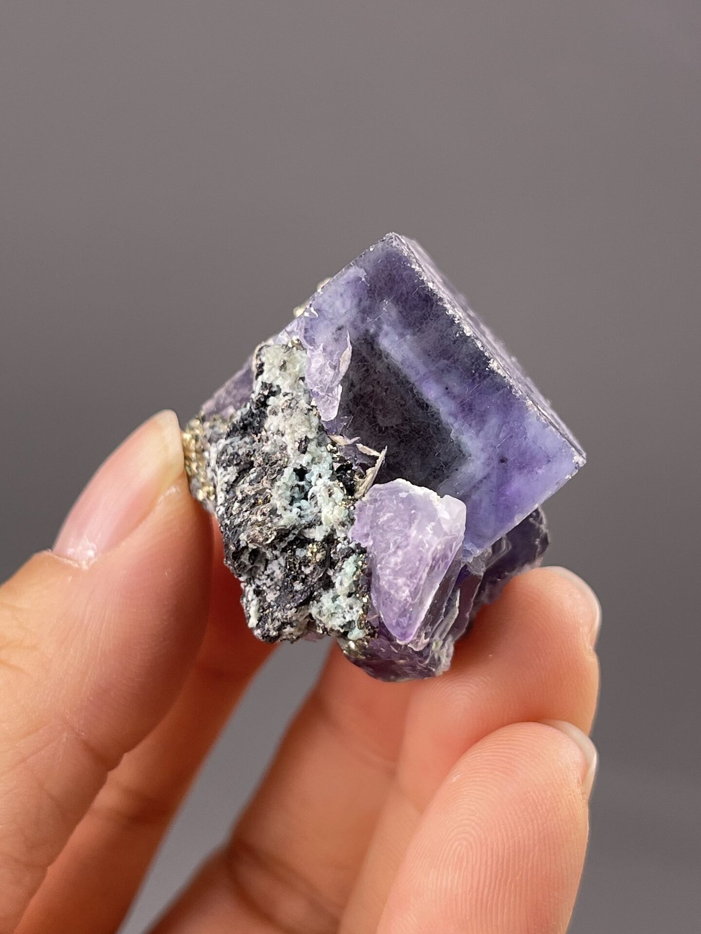 CaF₂ isometric fluorite, Mohs 4, purple-zoned, Yaogangxian Mine