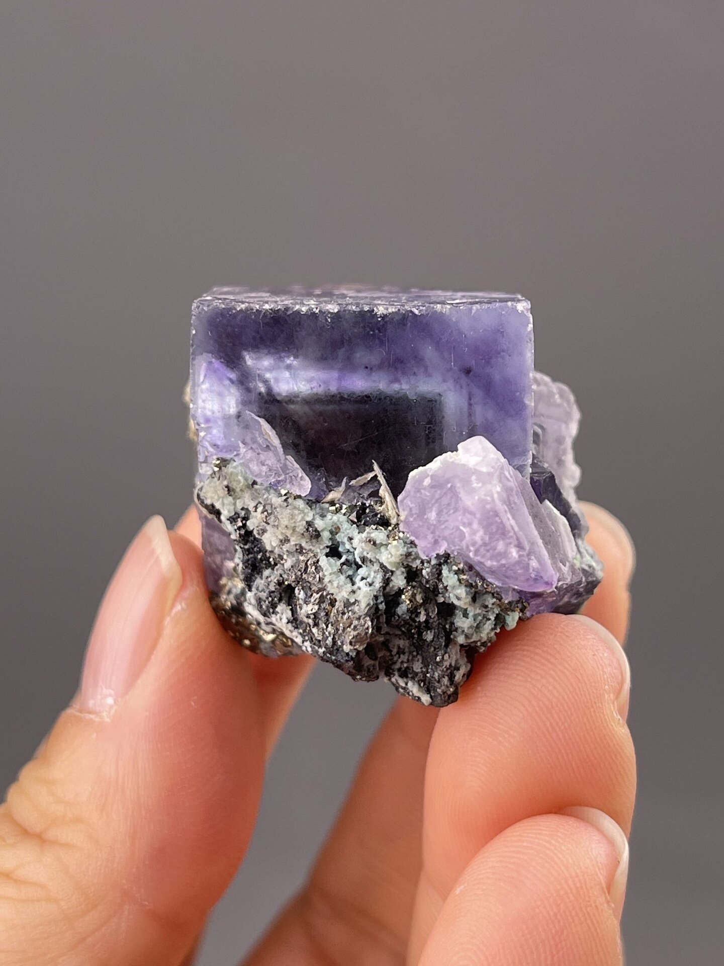 Top view of fluorite cube showing phantom layer pattern