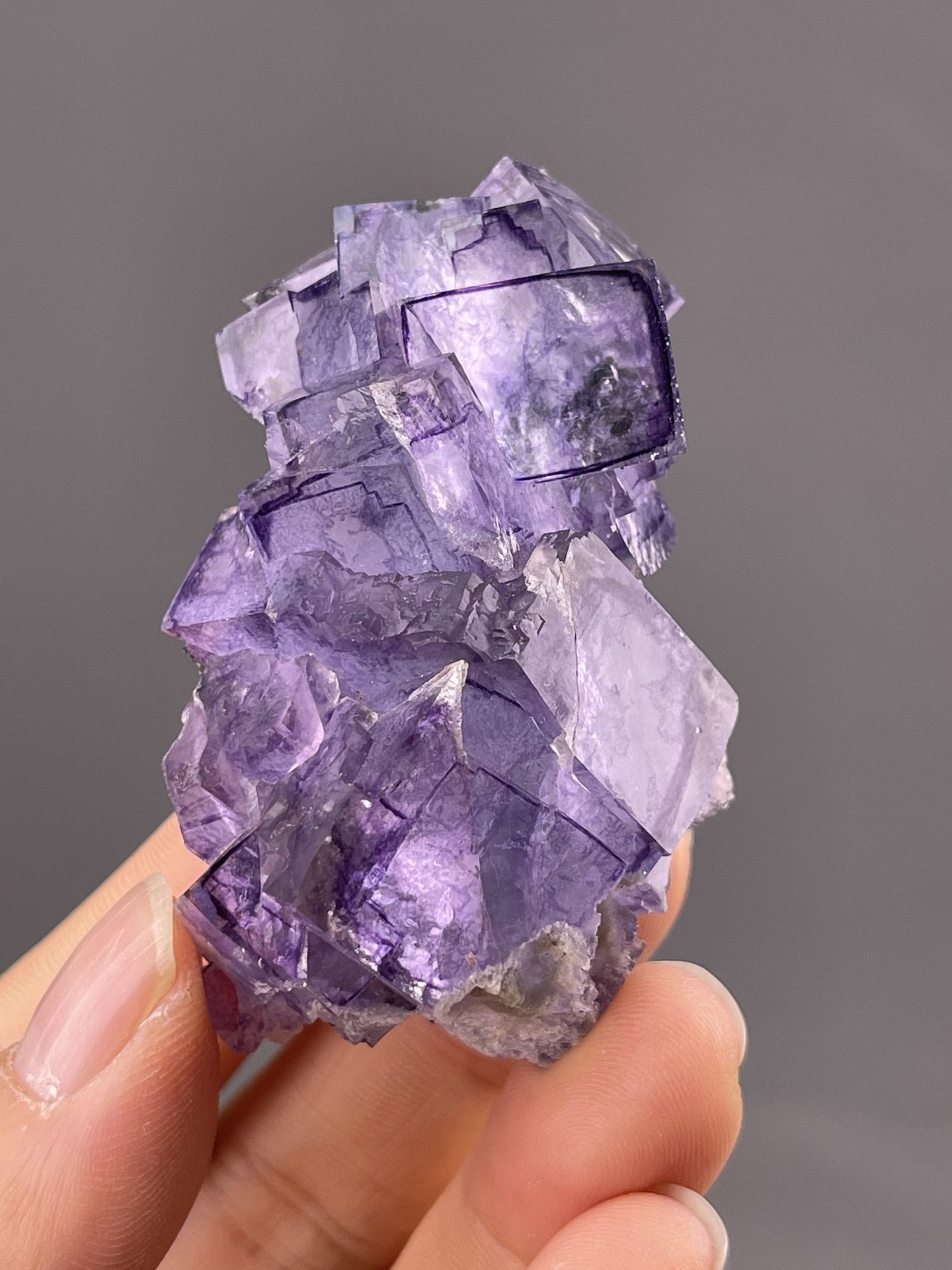 Front view of phantom fluorite, 24×13×12 mm, Yaogangxian Mine