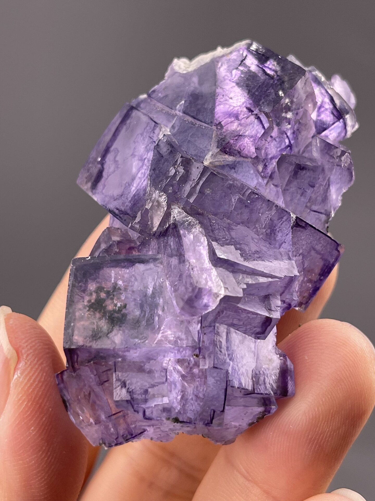 Angled view of Yaogangxian fluorite highlighting phantom zoning