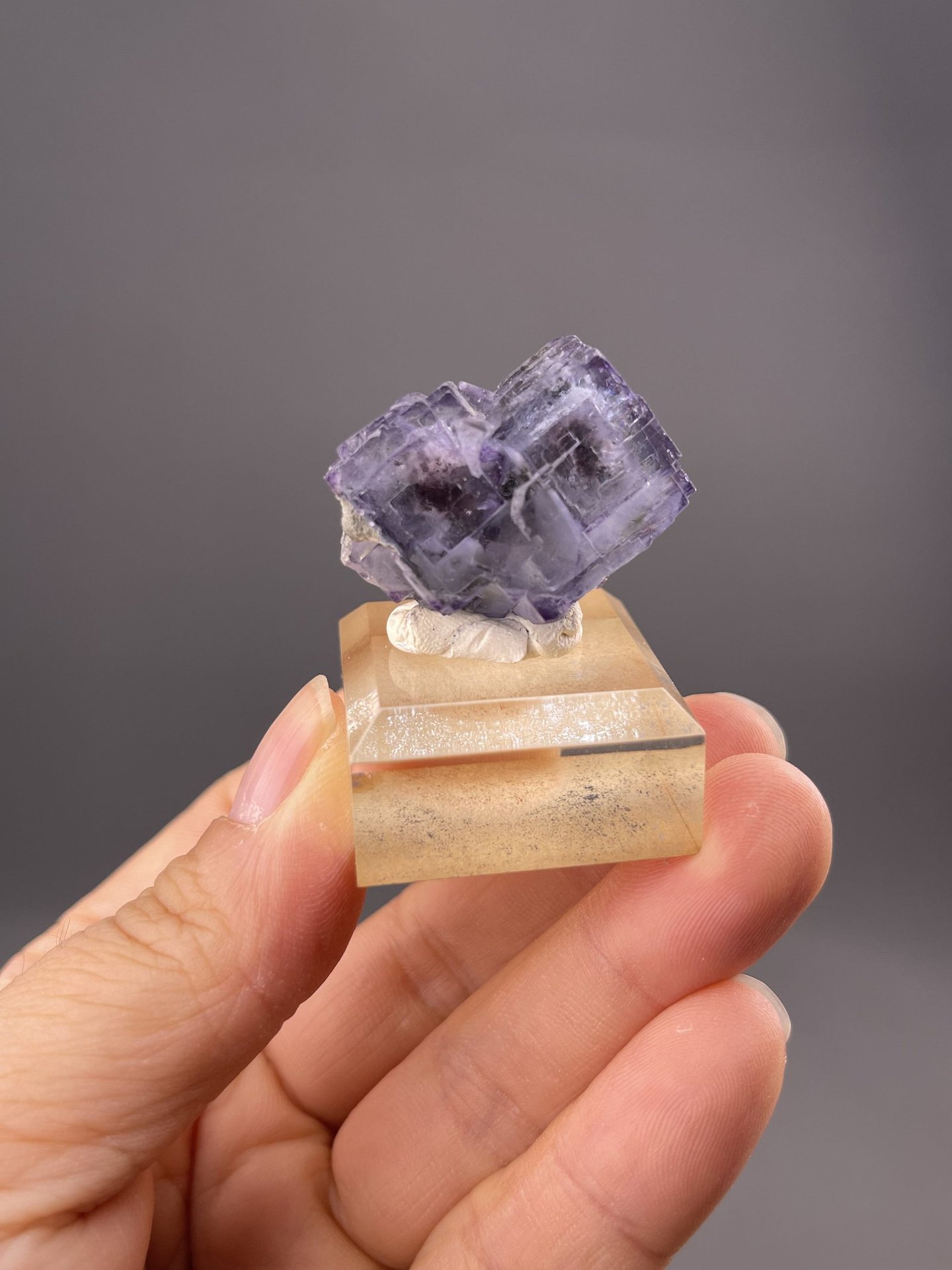 Front view of phantom fluorite crystal, 13×8×10 mm, Yaogangxian