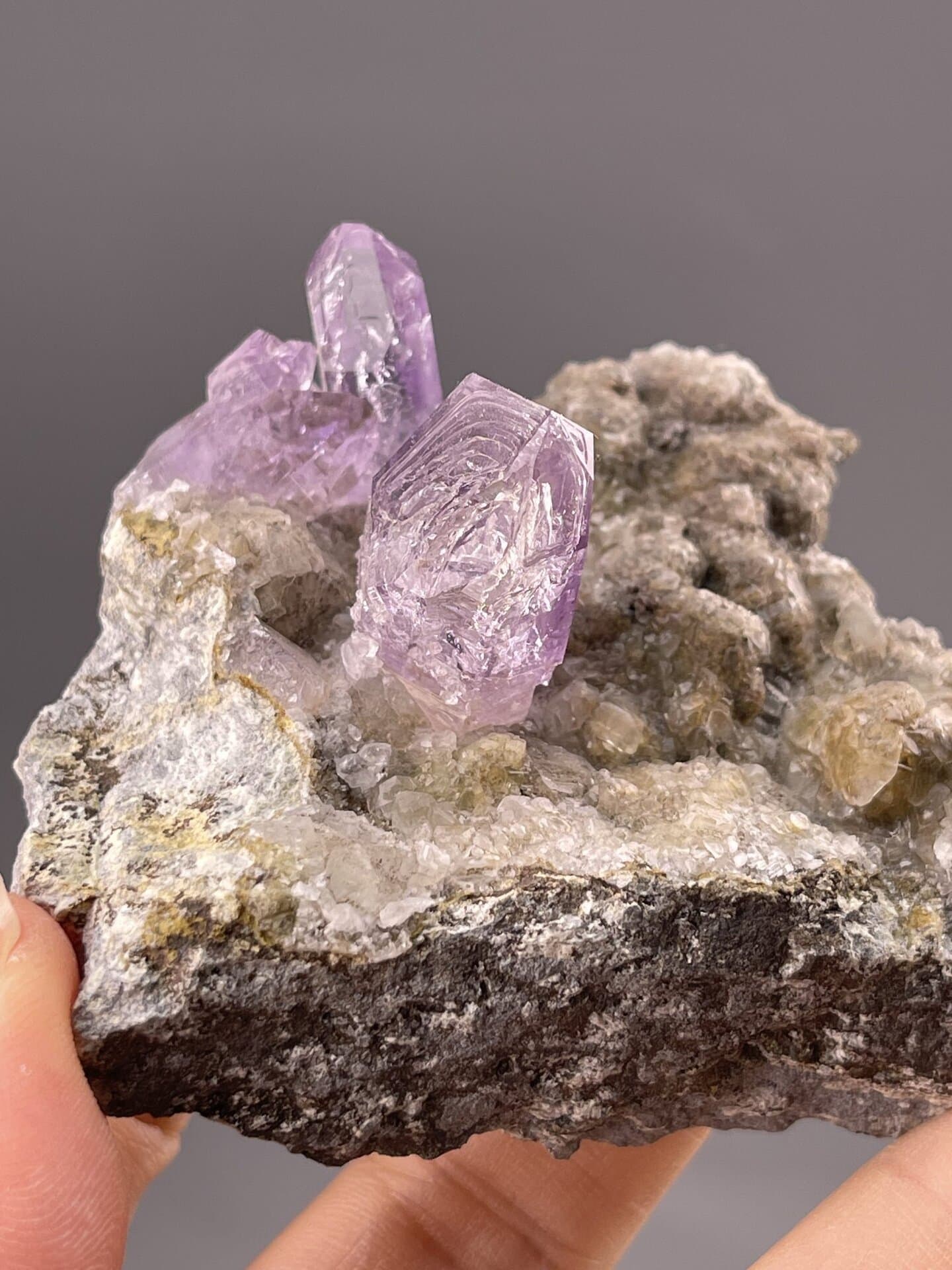 Front view of Vera Cruz amethyst crystals, 29×22×14 mm, Mexico