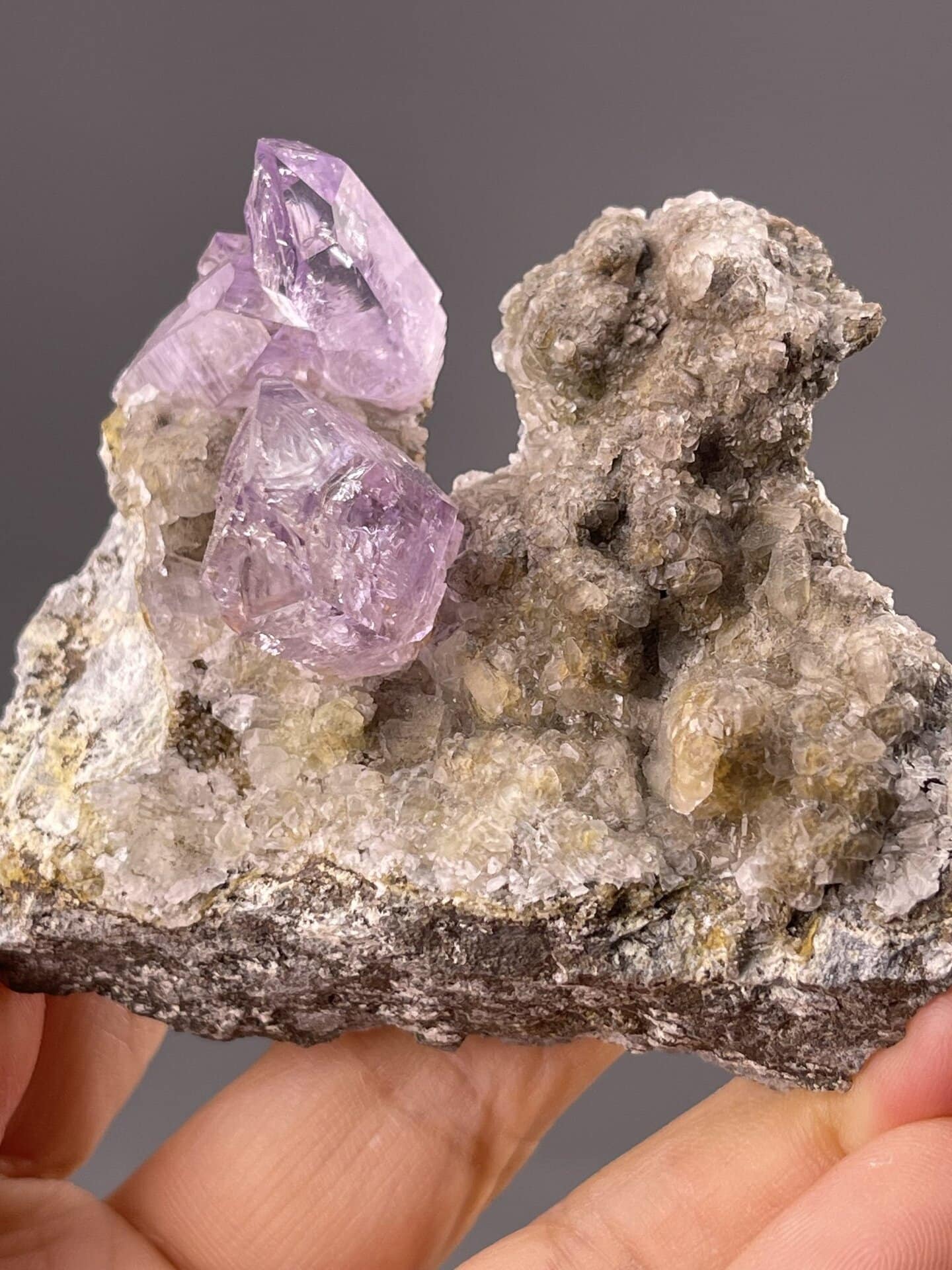 Angled view of Vera Cruz amethyst showing vitreous luster