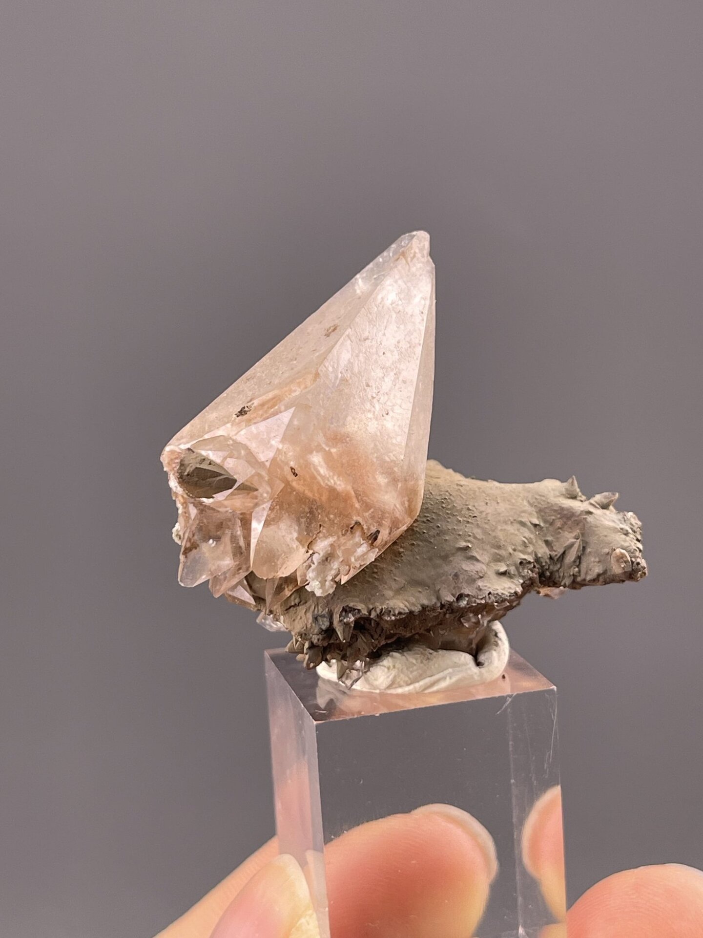 Side view of prismatic calcite showing crystal arrangement