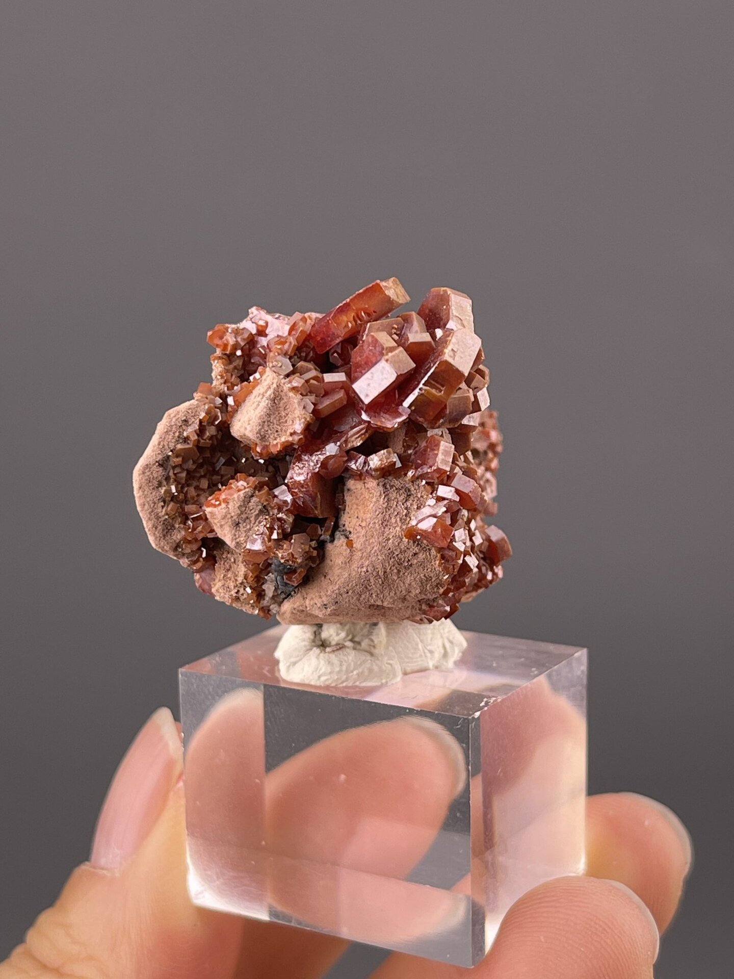 Side view of vanadinite cluster showing hexagonal arrangement
