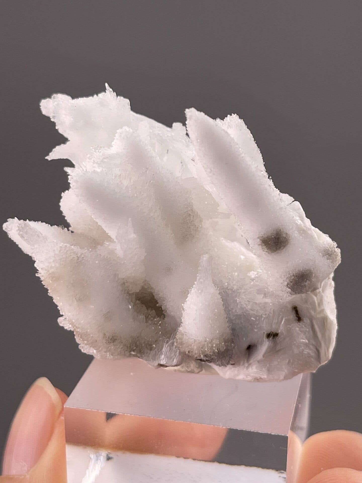 CaCO₃ orthorhombic aragonite, Mohs 3.5–4, Guizhou Province
