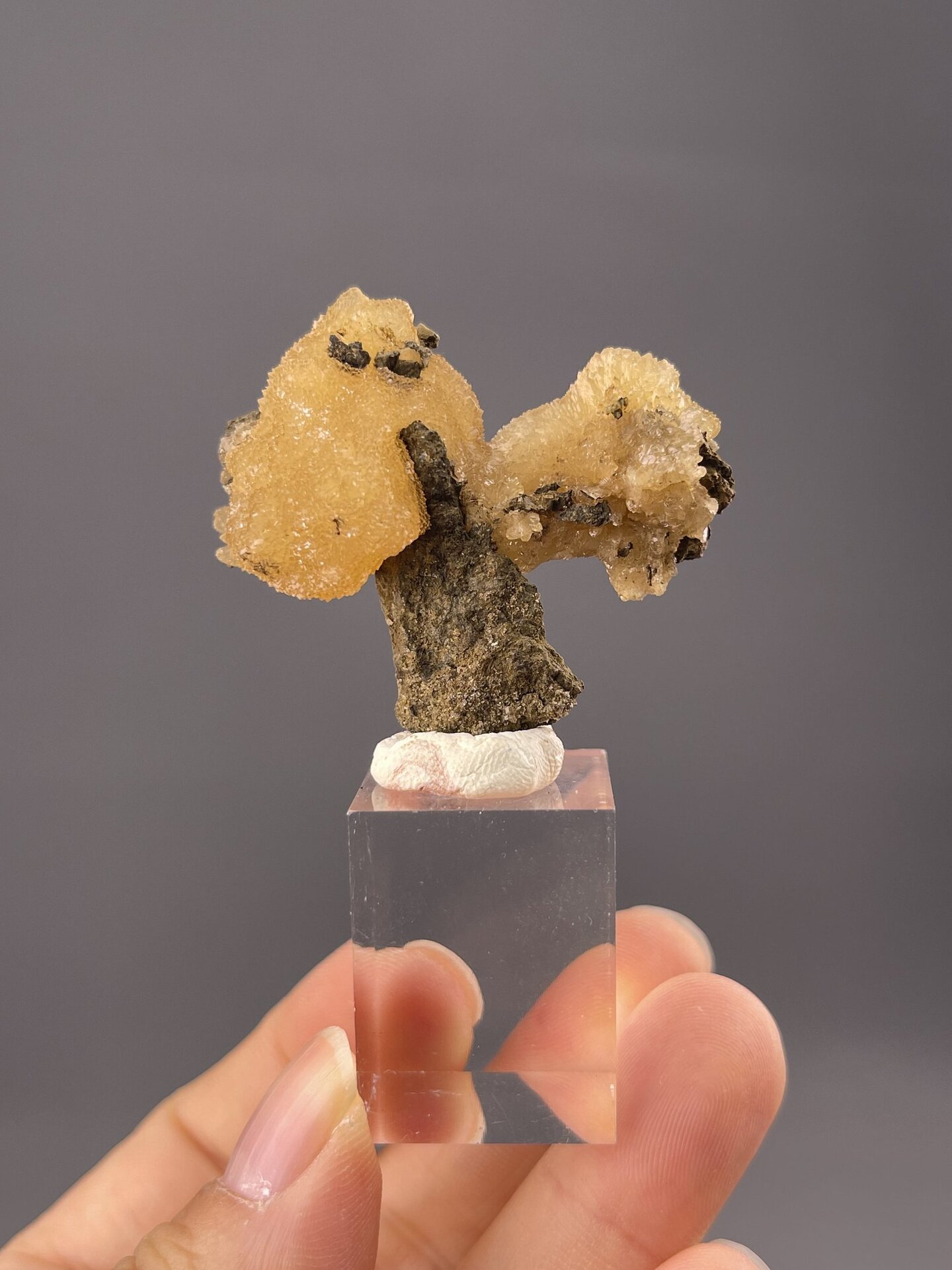 White dogtooth calcite from Daye Mine, Huangshi, Hubei, China