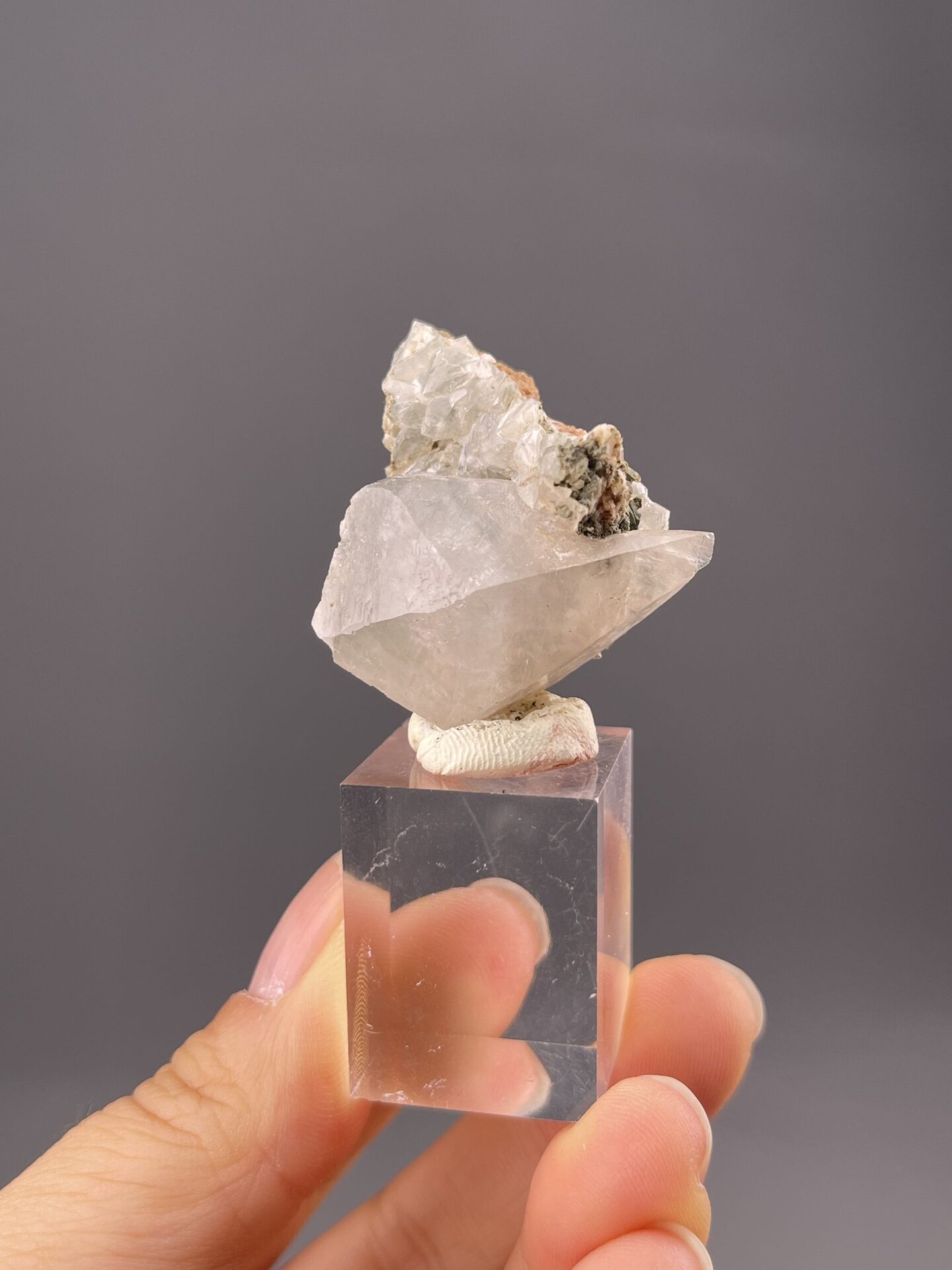 Front view of dogtooth calcite, 14×14×9 mm, Daye Mine Hubei