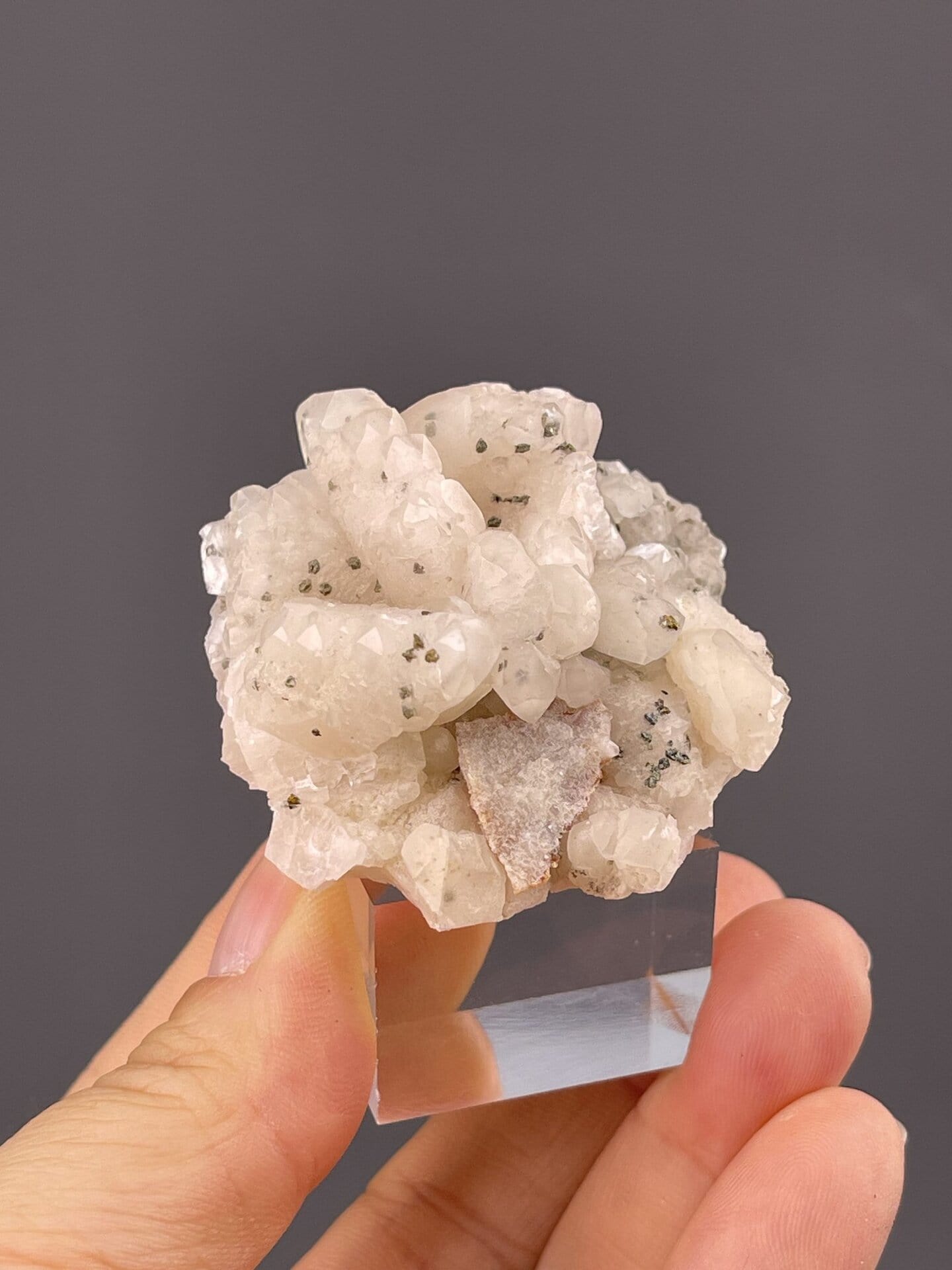 Front view of calcite sheaf, 19×18×10 mm, Inner Mongolia