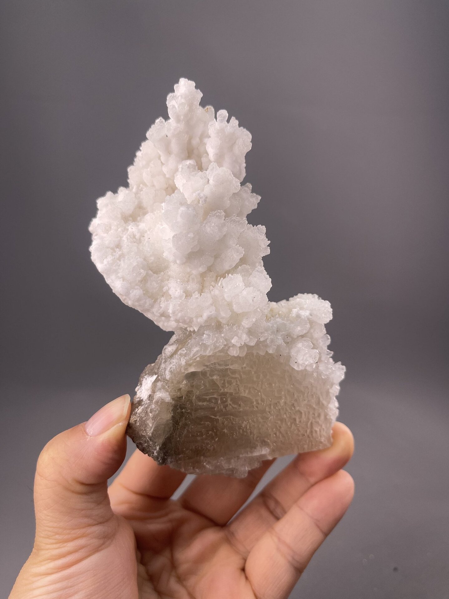 Front view of white calcite cluster, 28×28×49 mm, Lanwen Mine Yunnan