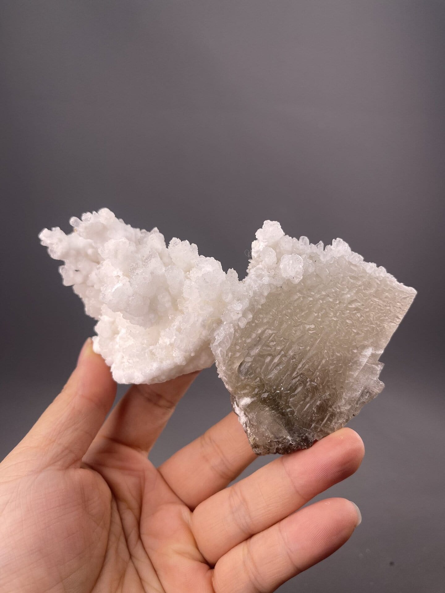 CaCO₃ trigonal calcite crystals with contrasting matrix, Lanwen Mine