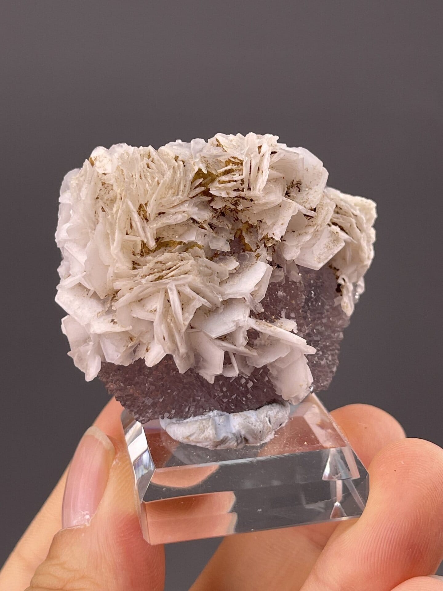 Side view of fluorite showing interlocked cubic crystal arrangement