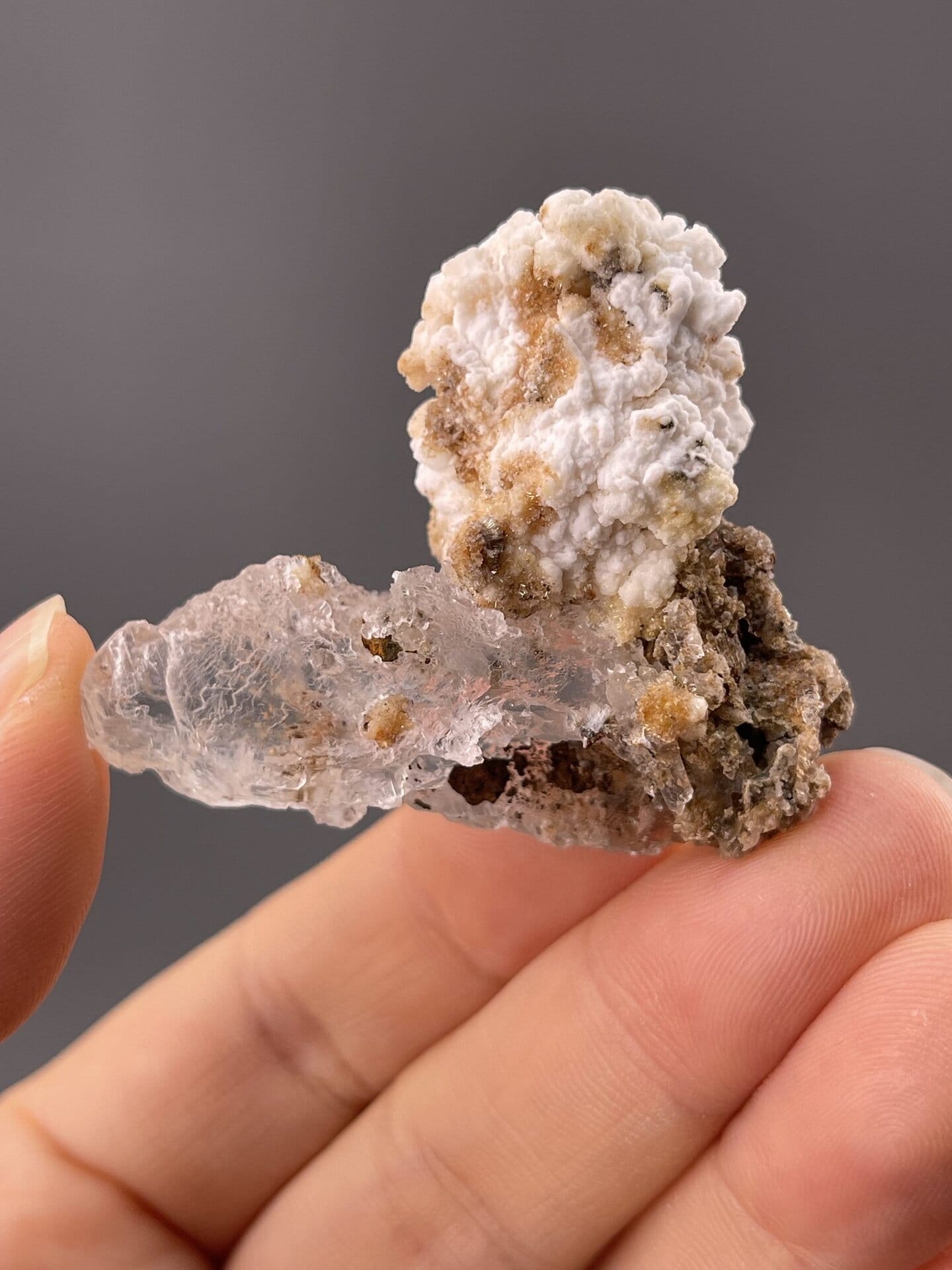 Side profile of popcorn gypsum showing elongated structure