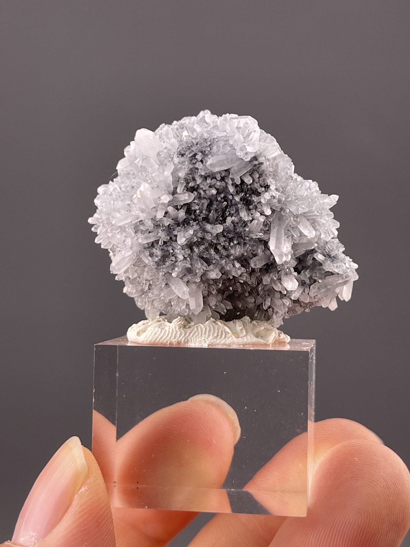 SiO₂ trigonal quartz with botryoidal habit, Mohs 7, Fujian China