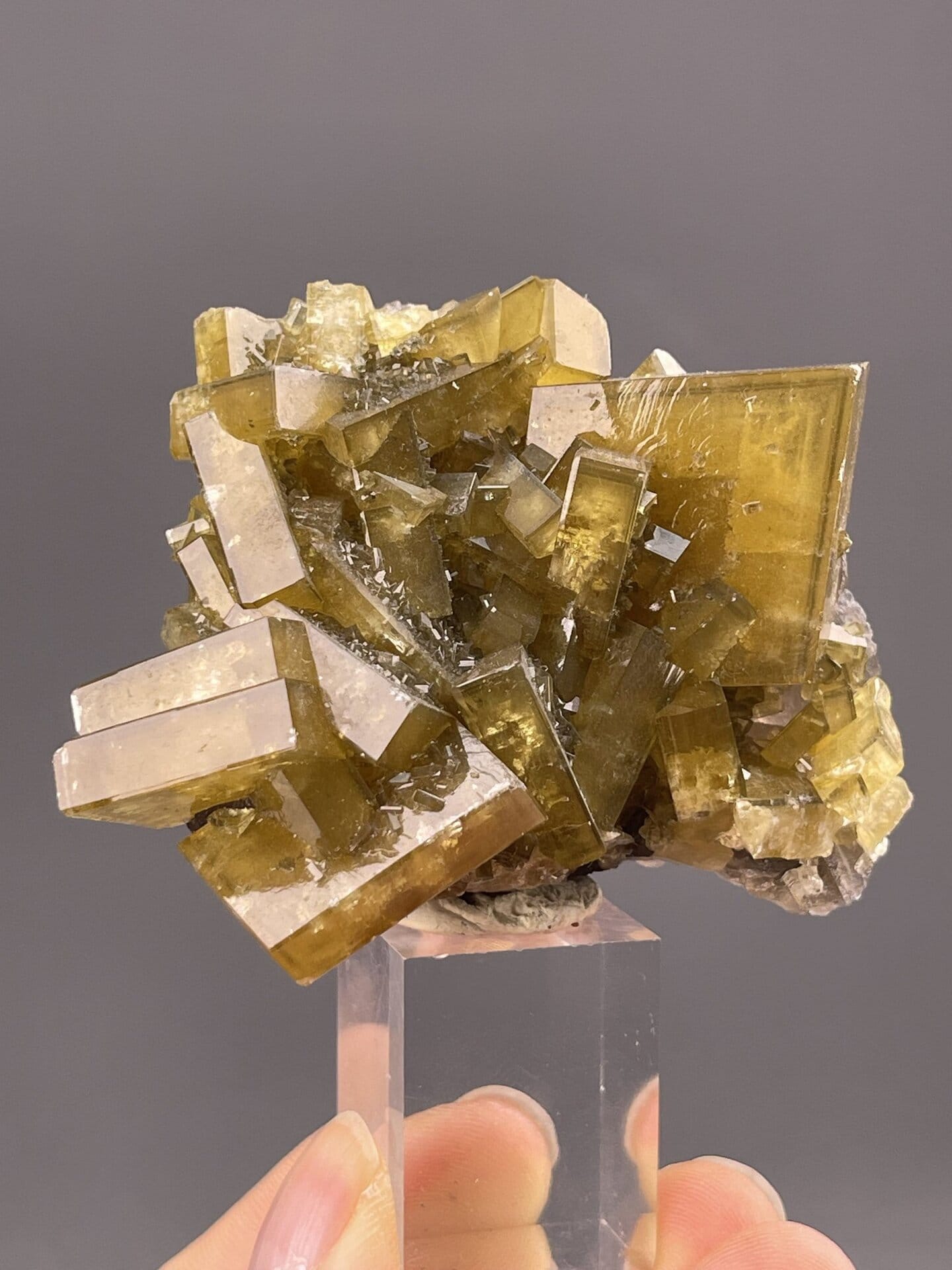 Close-up of barite crystal faces showing yellow colour