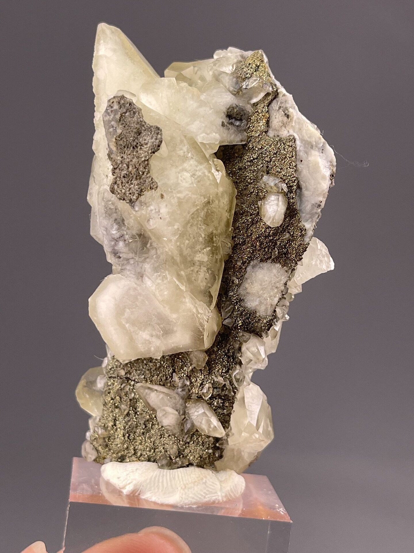 Angled view of Daye Mine calcite highlighting pale yellow feather