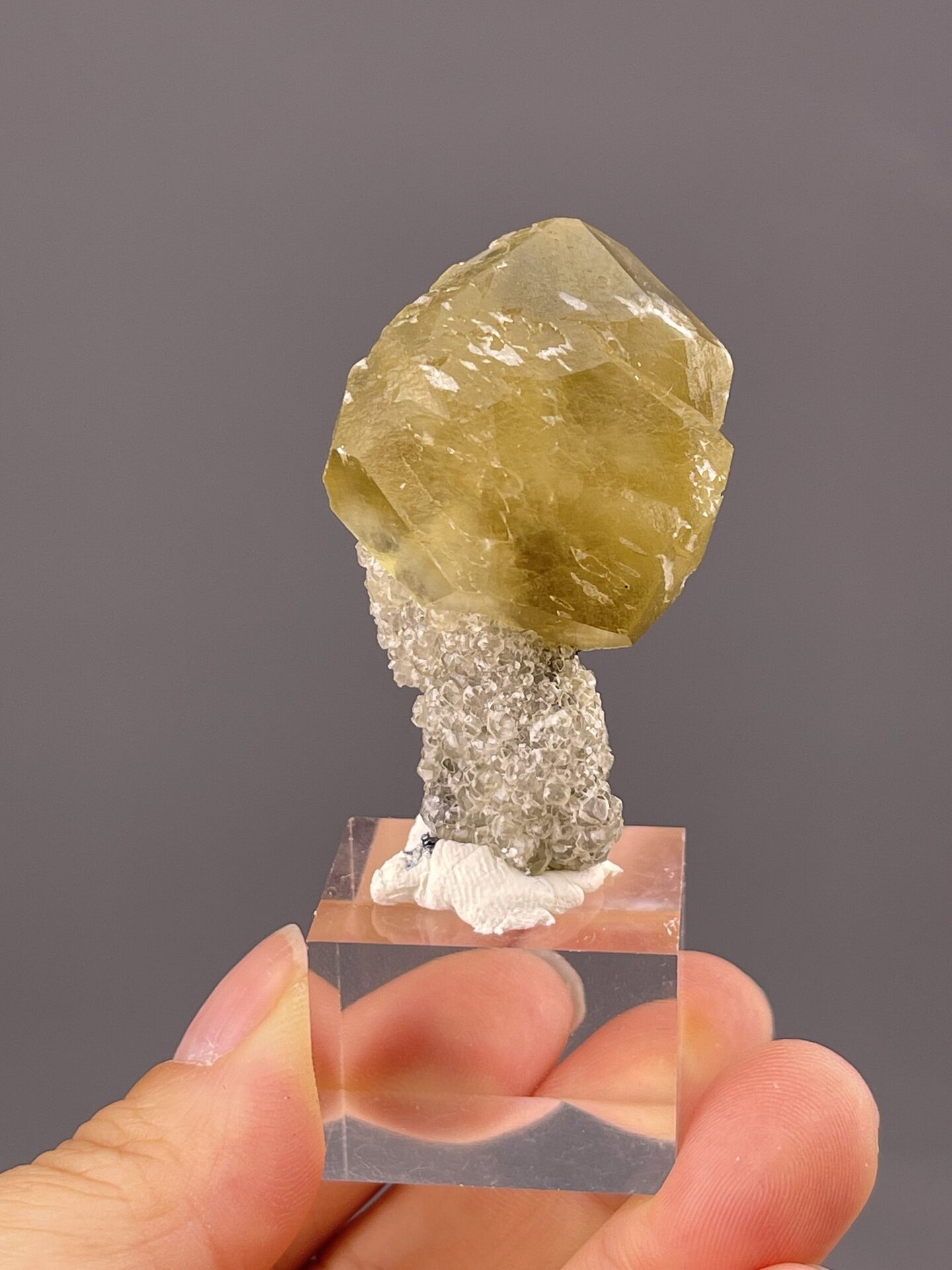 Yellow calcite scepter crystal from Daye Mine, Huangshi, Hubei, China