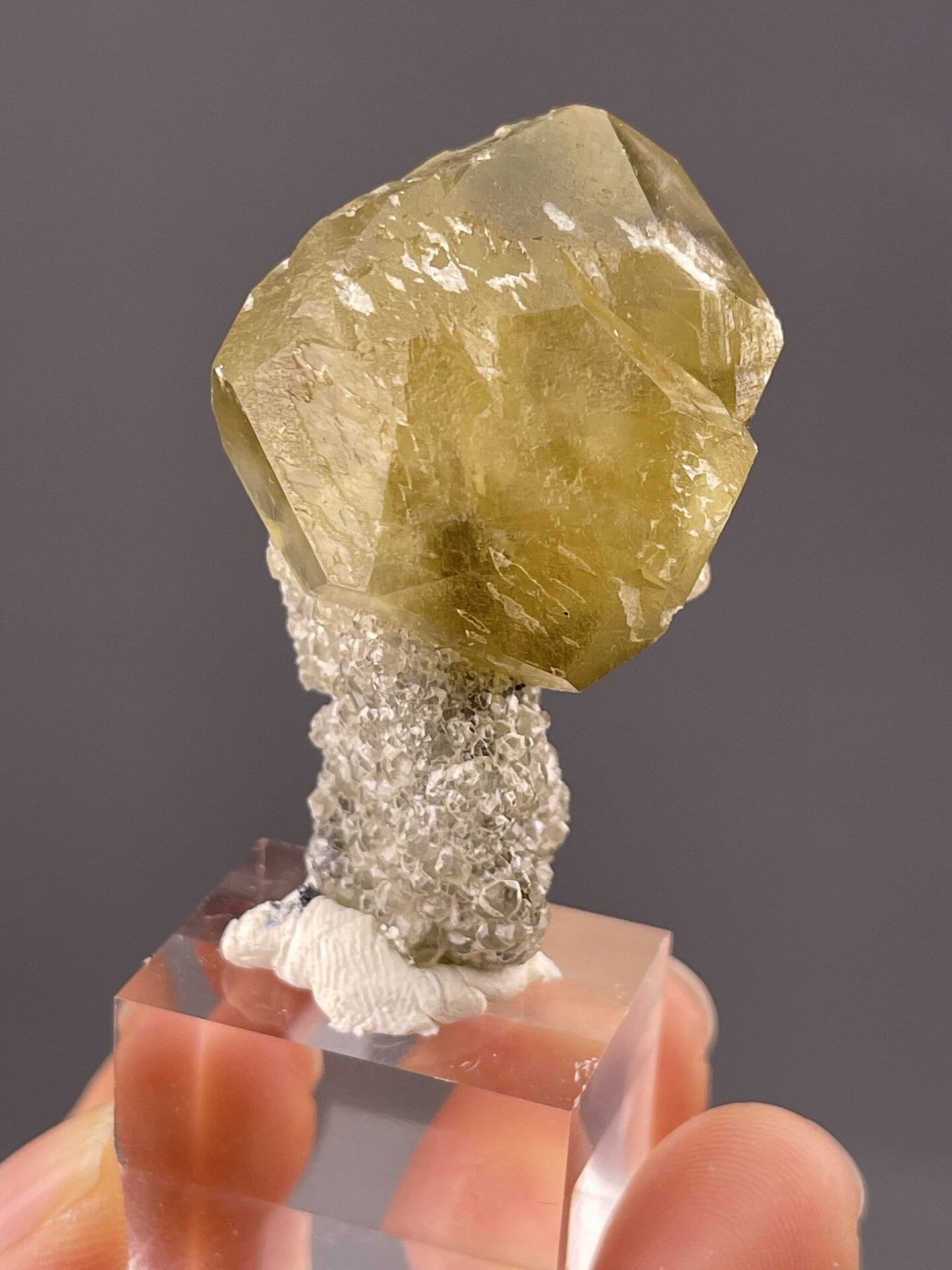 Golden-yellow calcite showing scepter overgrowth form, 1.4 g
