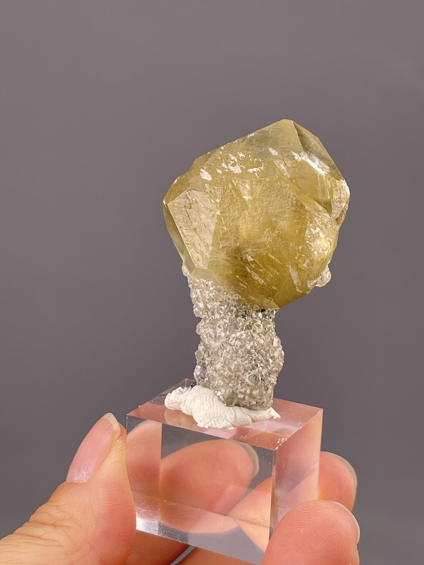 Close-up of calcite scepter showing widened cap and stem
