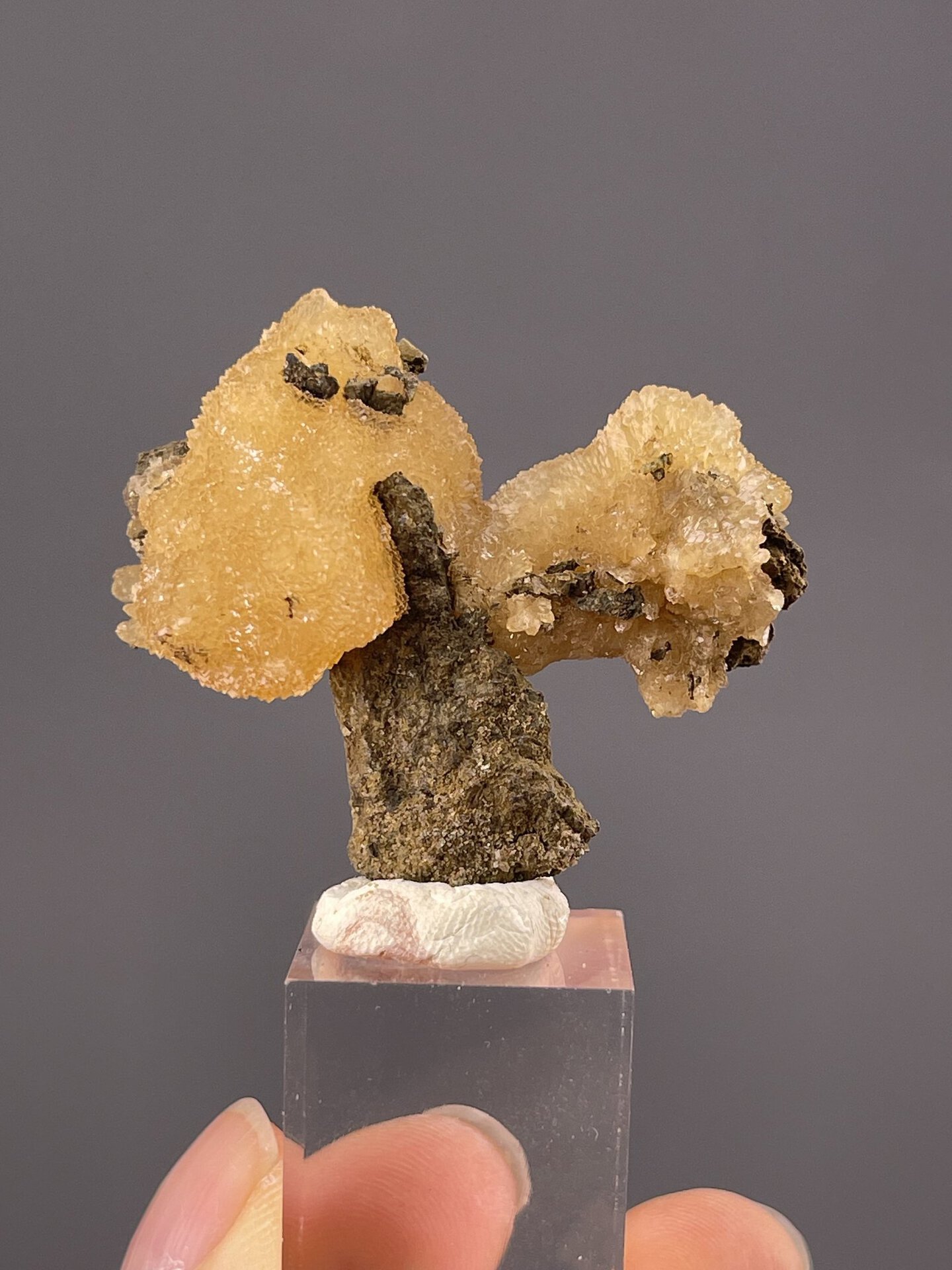 Front view of stalactitic calcite, 17×8×12 mm, Daye Mine