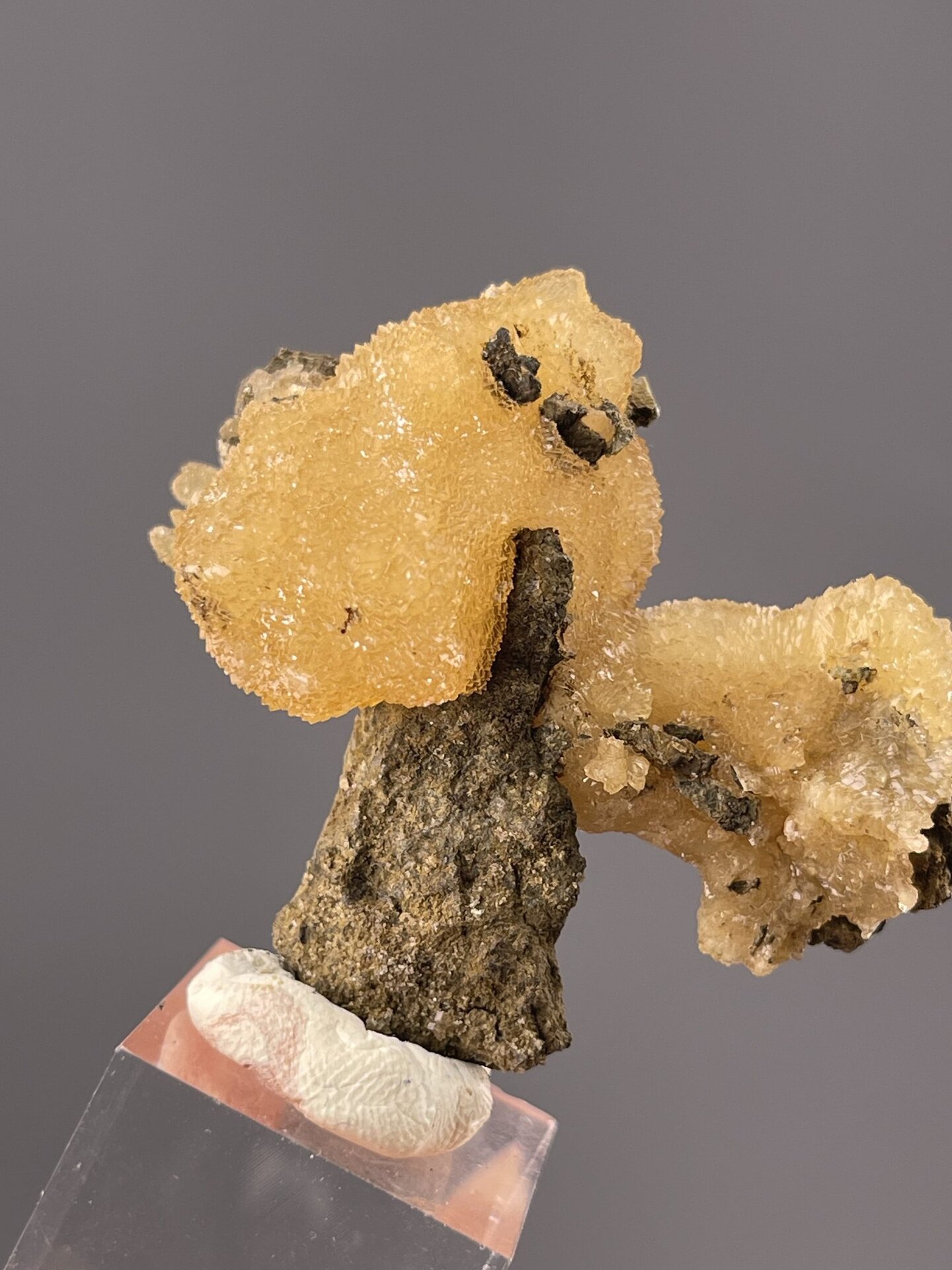 Angled view of Daye Mine calcite highlighting stalactitic habit