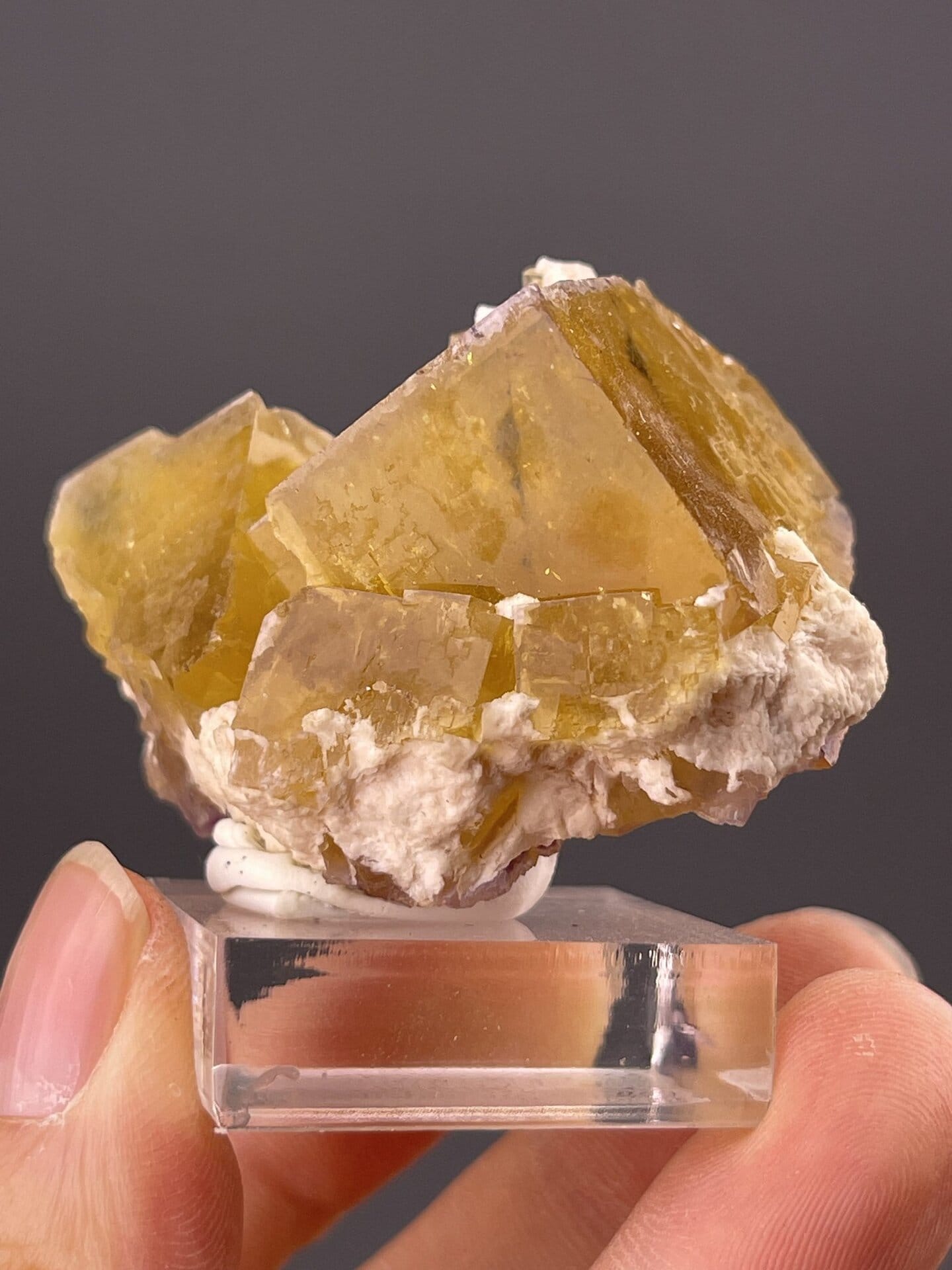 Front view of fluorite cube, 20×14×12 mm, Yanqing County China